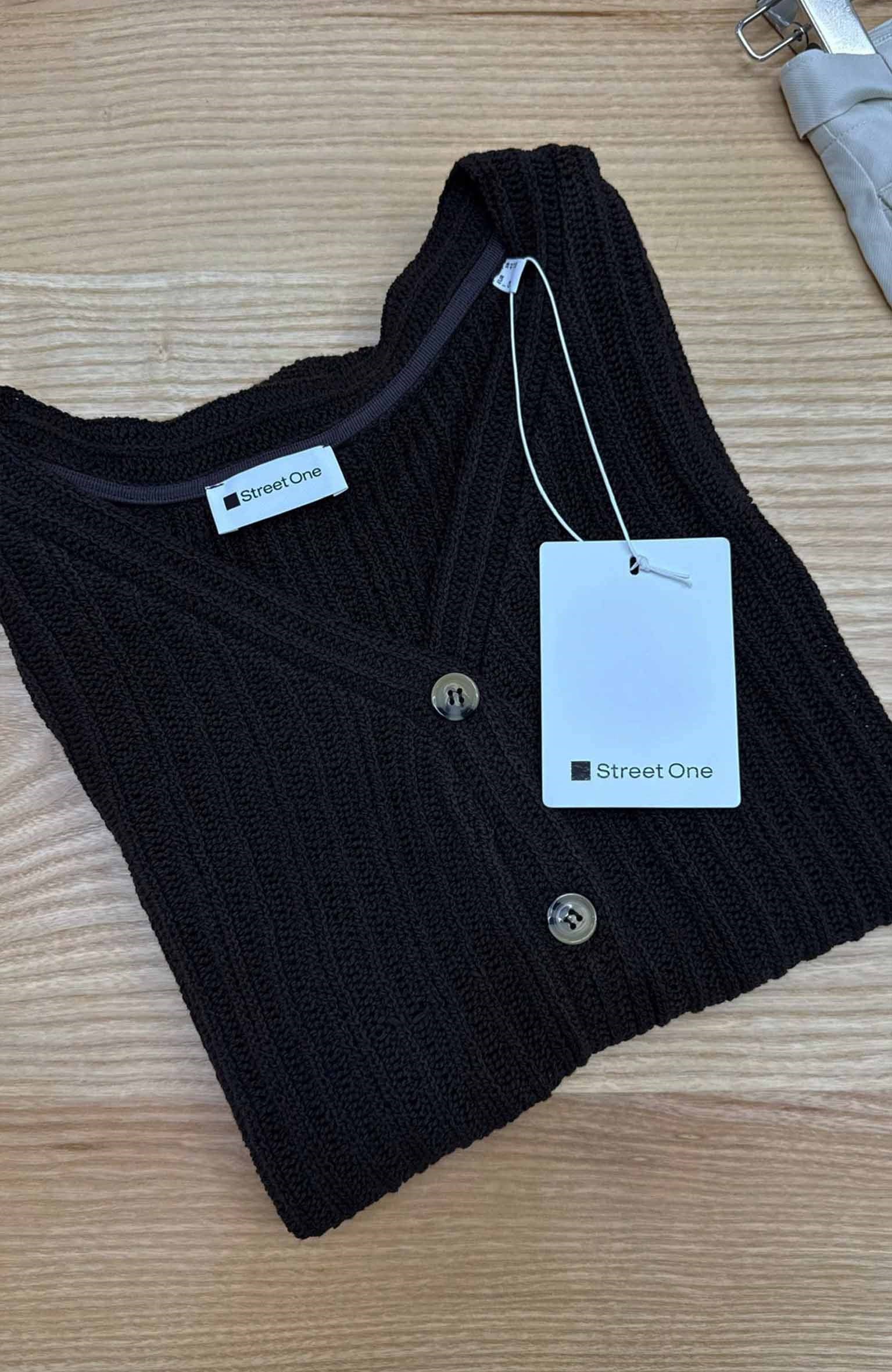 K4028 S.ONE KEMİK DÜĞMELİ ÖRME KAHVE YELEK