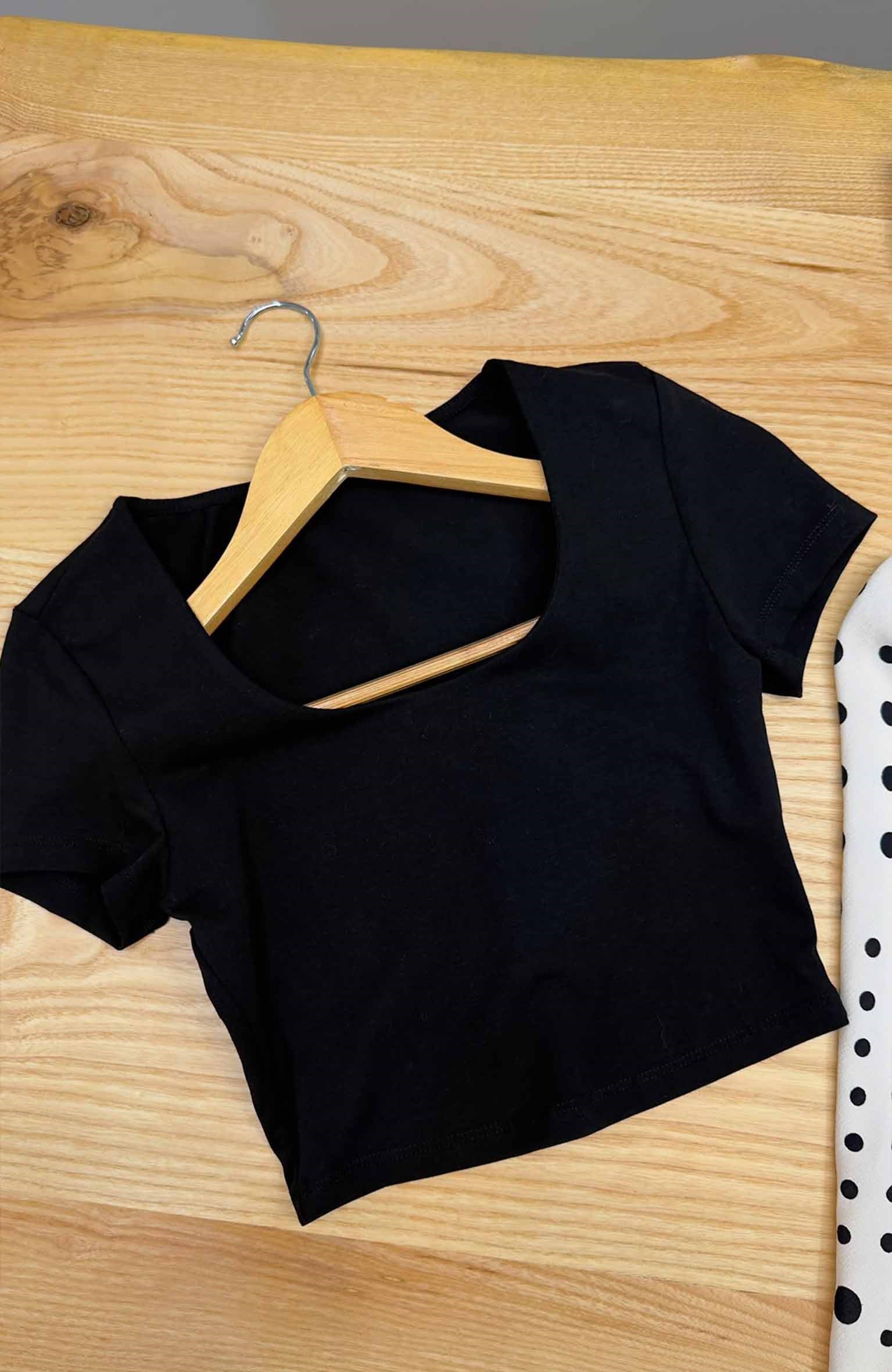 K4330 PAMUKLU SİYAH CROP T-SHIRT