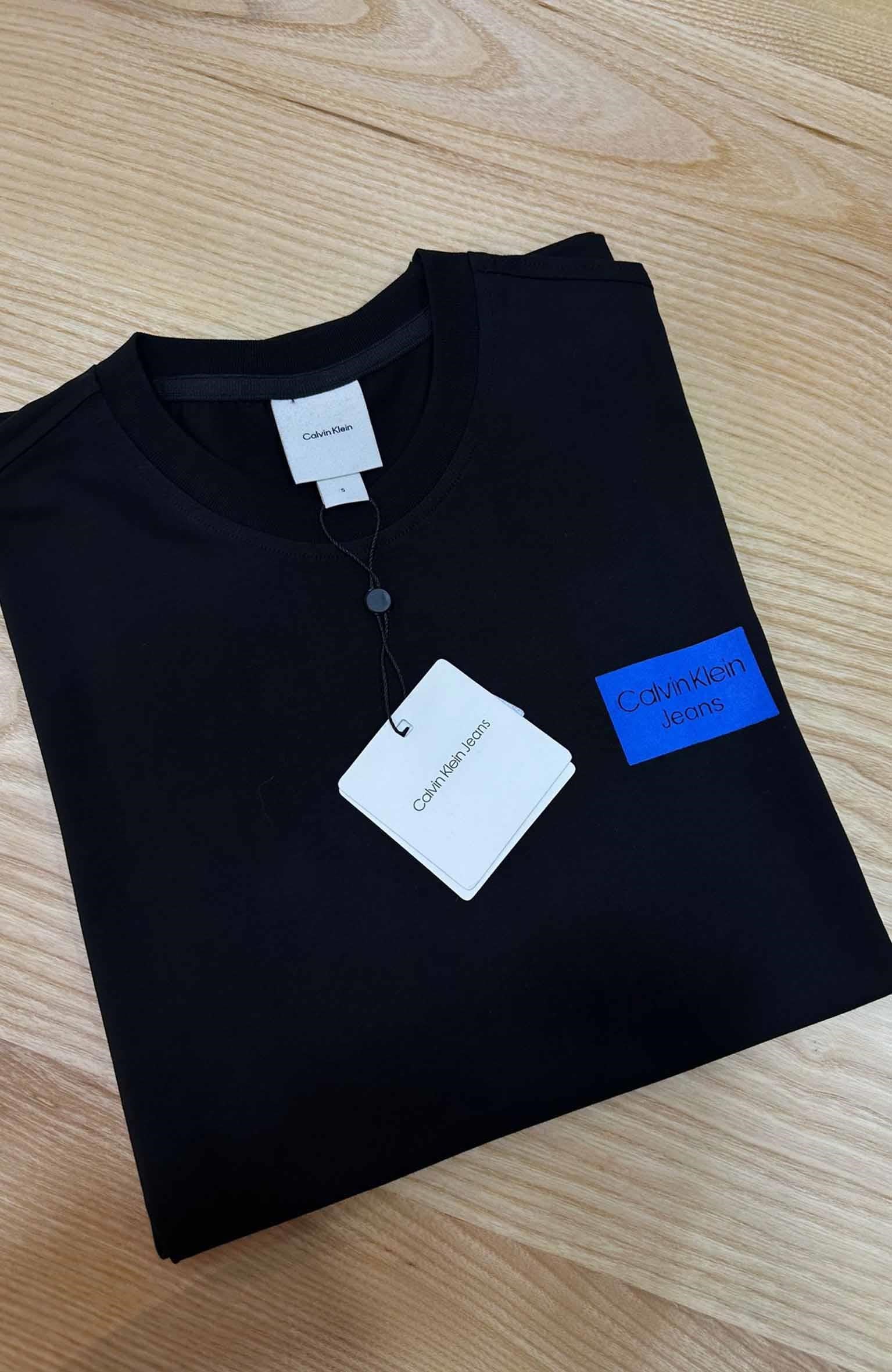 MEN1445 CK SAKS MAVİ BASKILI SİYAH T-SHIRT