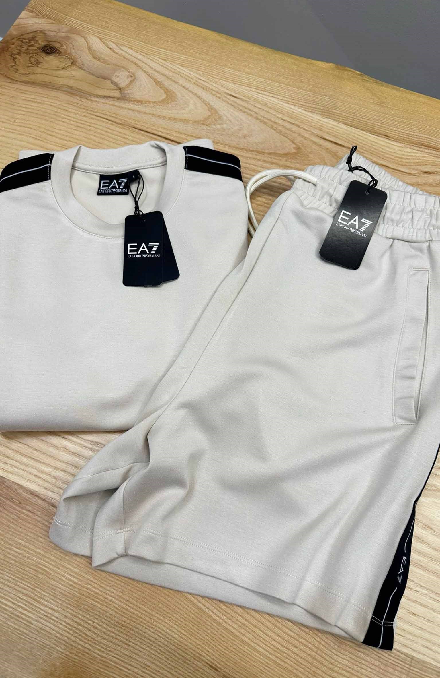 MEN1788 E.A SİYAH ŞERİTLİ BEJ ŞORTLU TAKIM