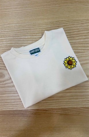 C2392 KNZ SARI AYÇİÇEĞİ DESENLİ KREM T-SHIRT