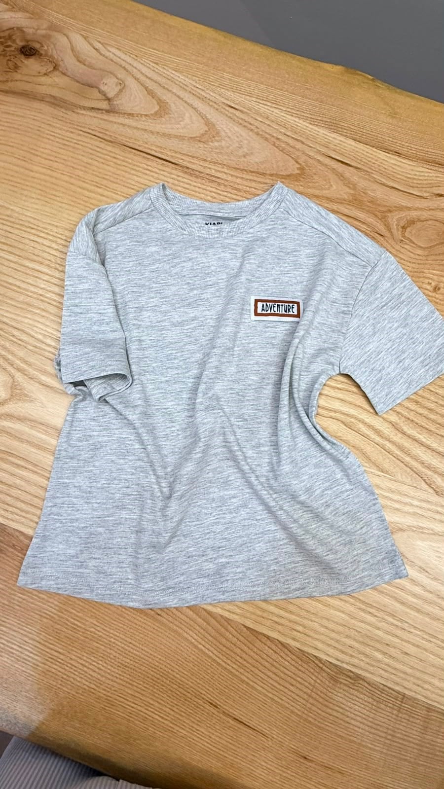 C2443 KI.ABI SIRT BASKI DETAYLI GRİ T-SHIRT