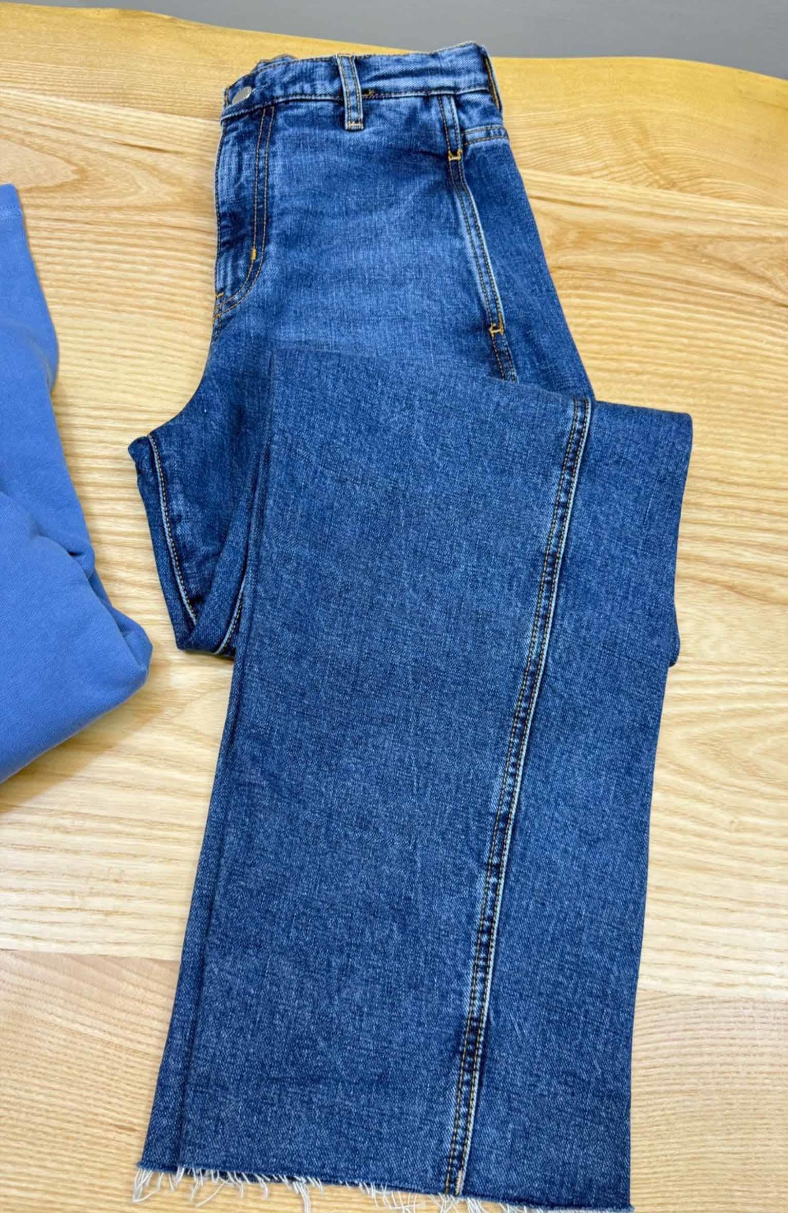 K3775 A.D DİKİŞ DETAYLI KESİK PAÇALI MAVİ JEAN