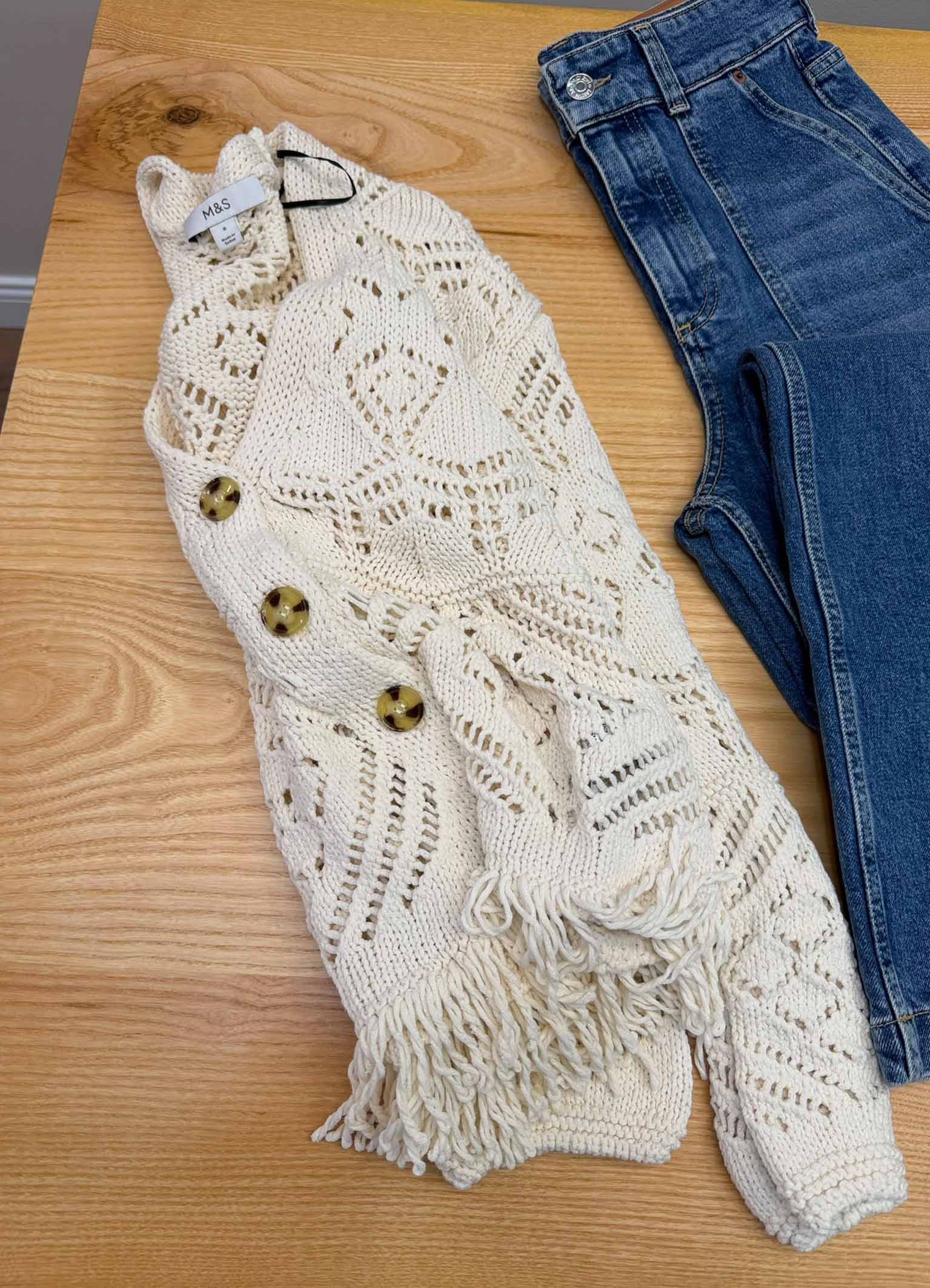 K4506 M&S KEMİK DÜĞMELİ AJURLU KREM TRİKO HIRKA