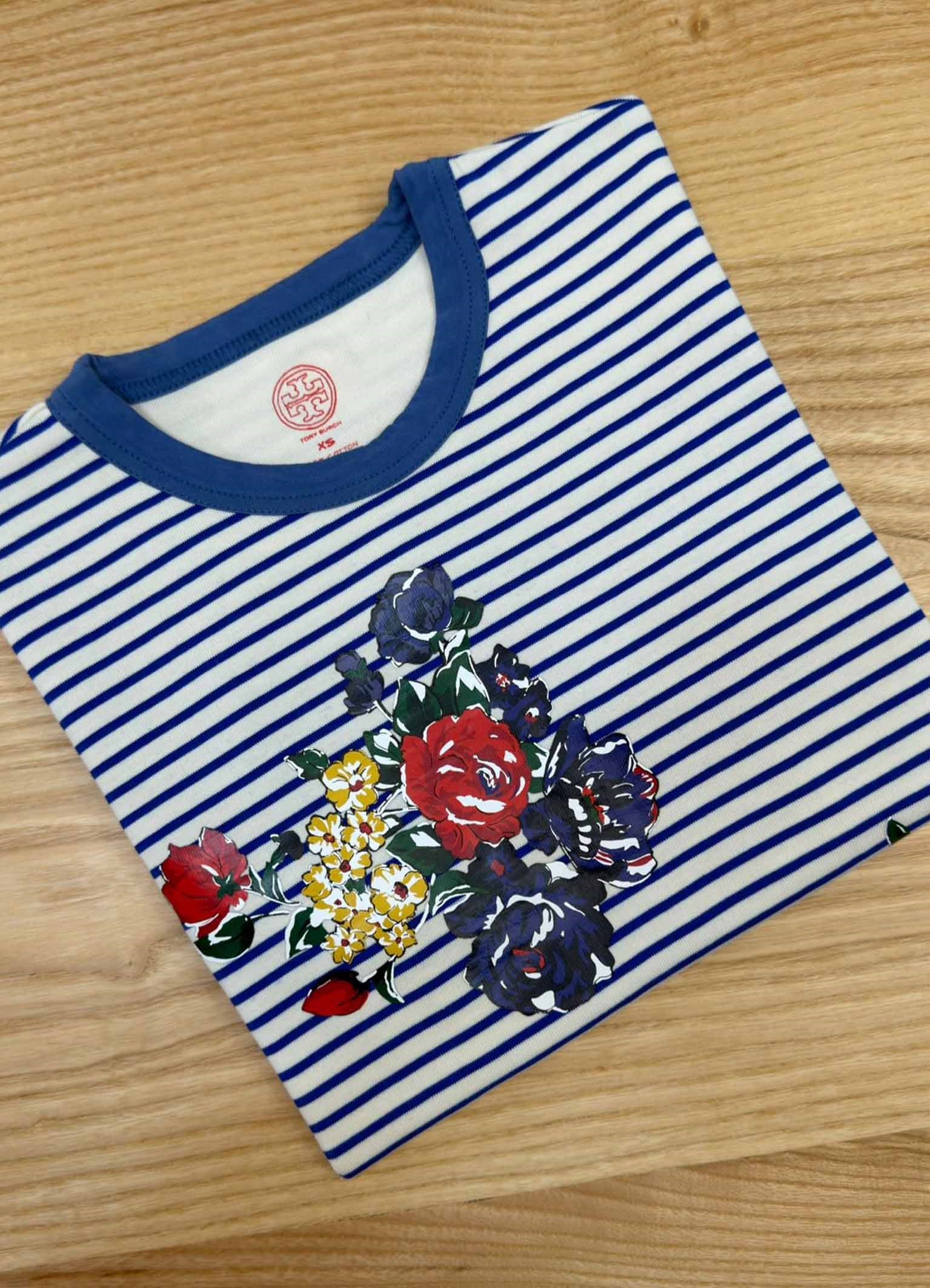 K4538 ÇİÇEK BASKILI MAVİ ÇİZGİLİ T-SHIRT