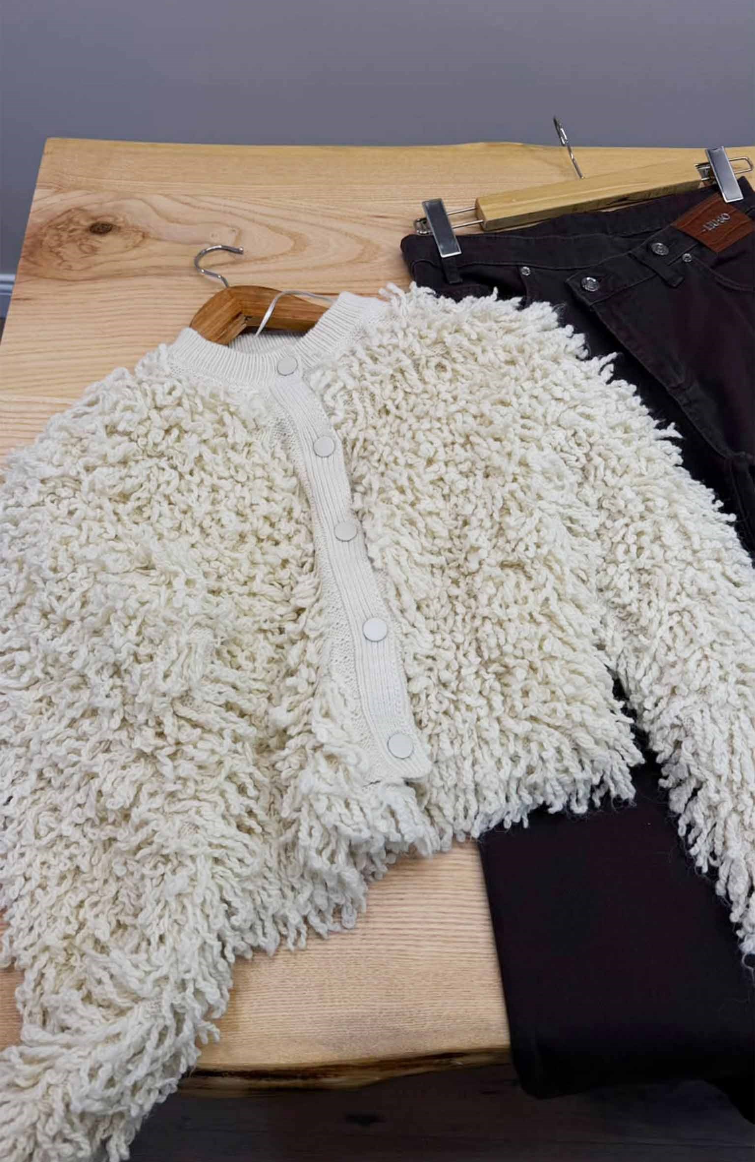 K4666 KREM BUKLET HIRKA
