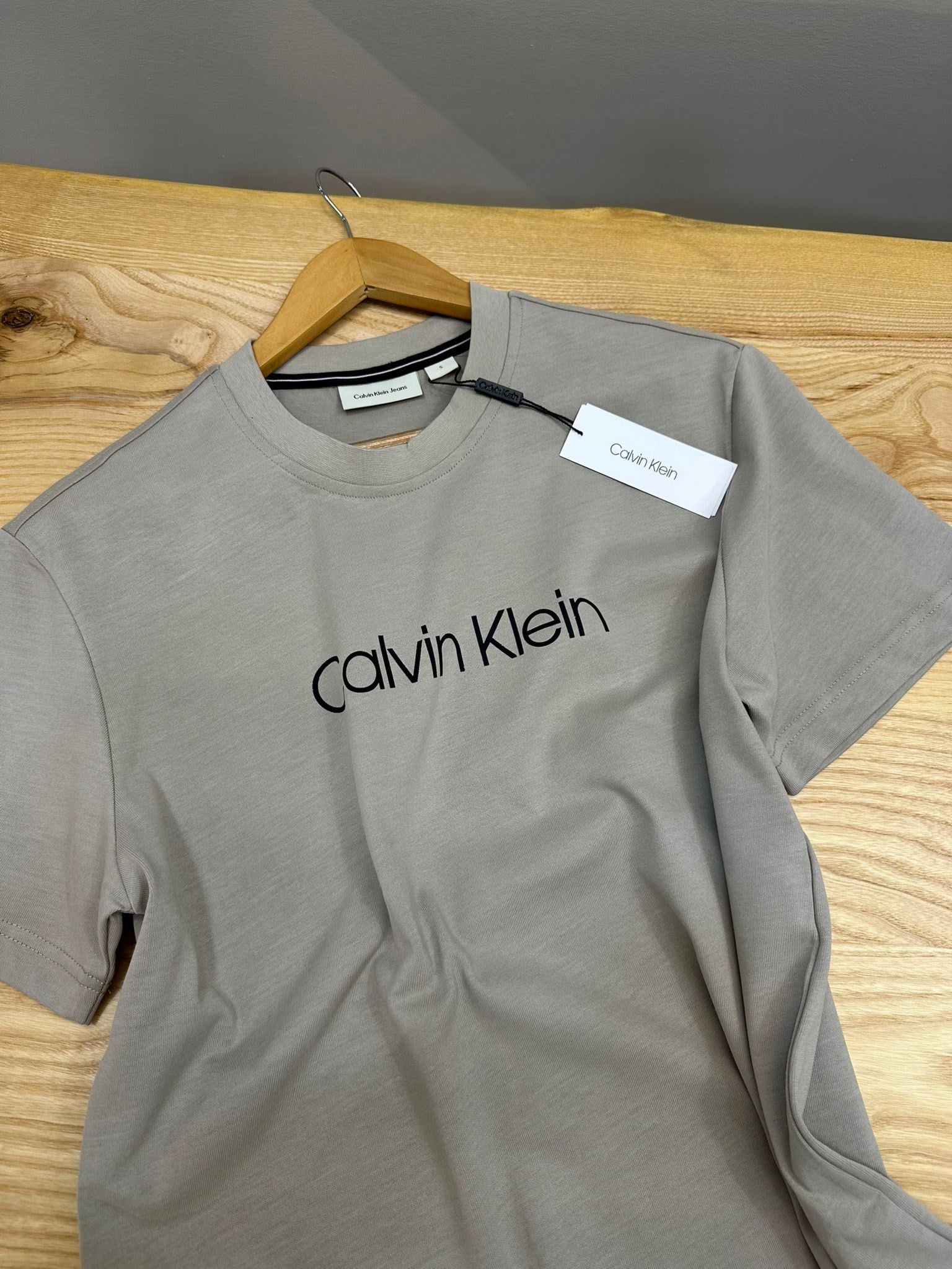MEN1367 CK BASKILI VİZON T-SHIRT