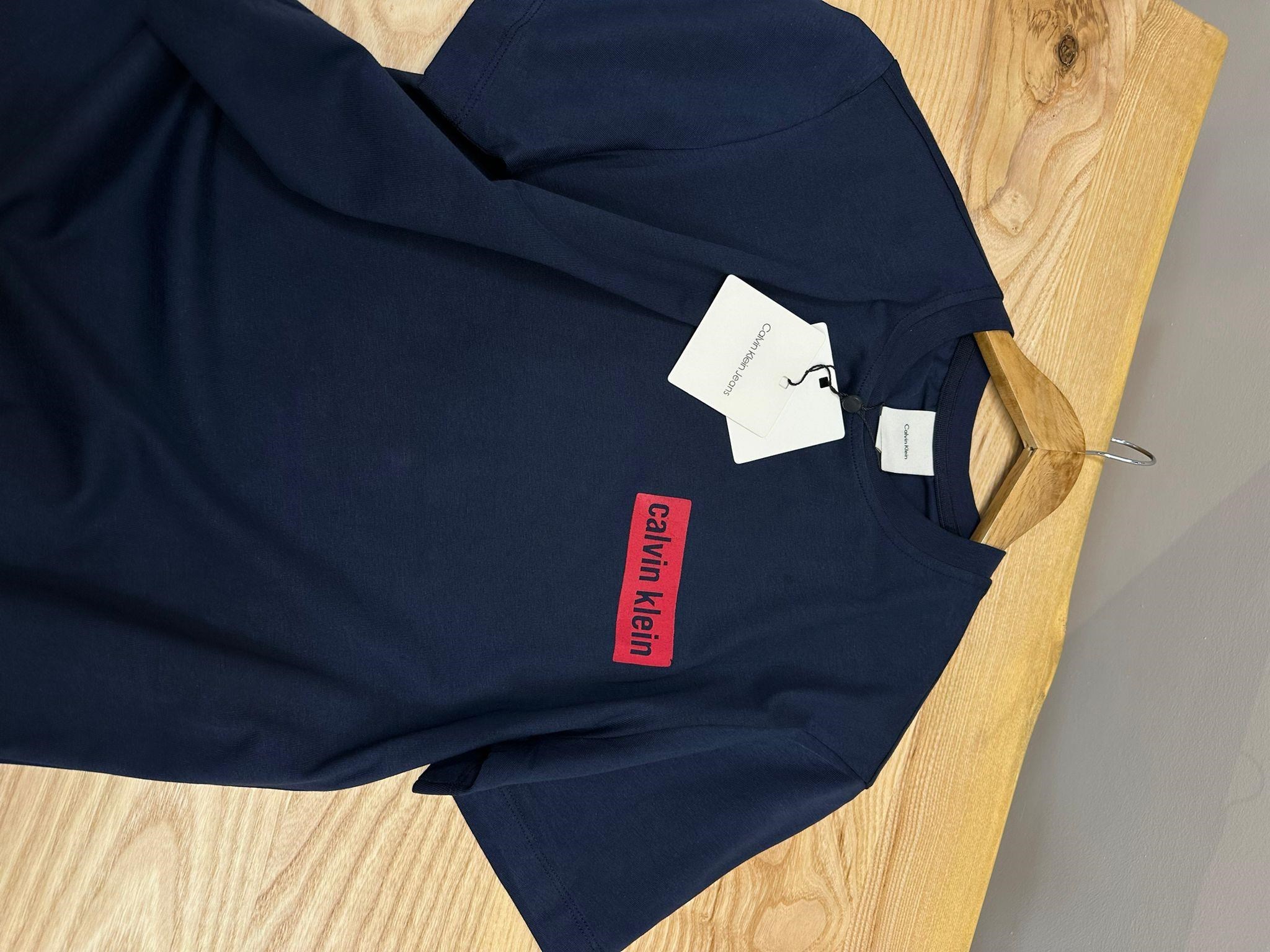 MEN1431 CK KIRMIZI BASKILI LACİVERT T-SHIRT