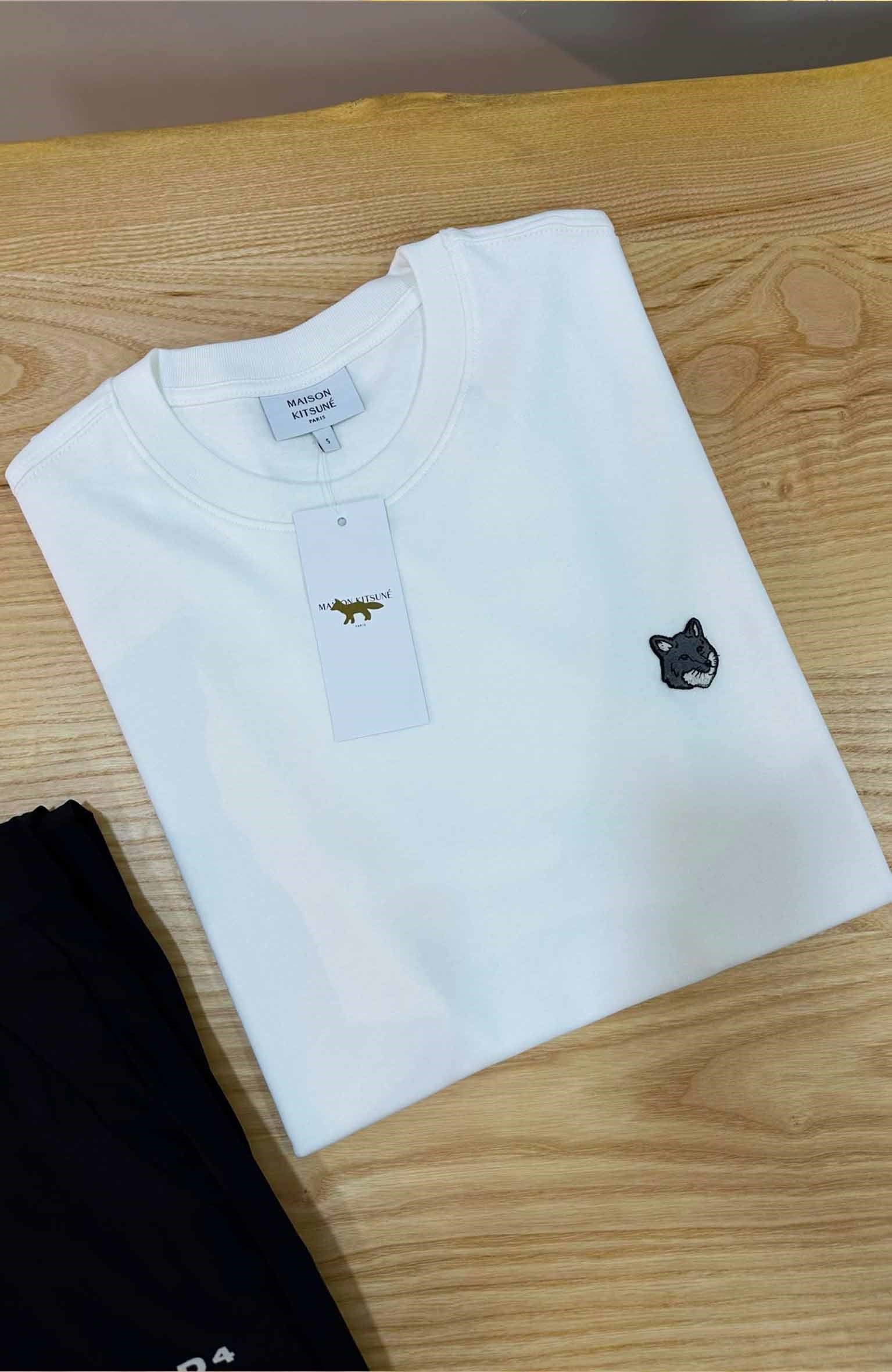 MEN1727 MAISON K. GRİ TİLKİ APLİKLİ BEYAZ T-SHIRT