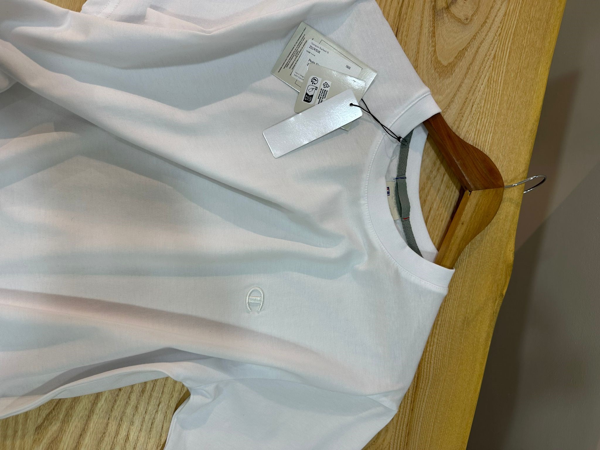 MEN1813 CHMP KÜÇÜK NAKIŞLI EKRU T-SHIRT