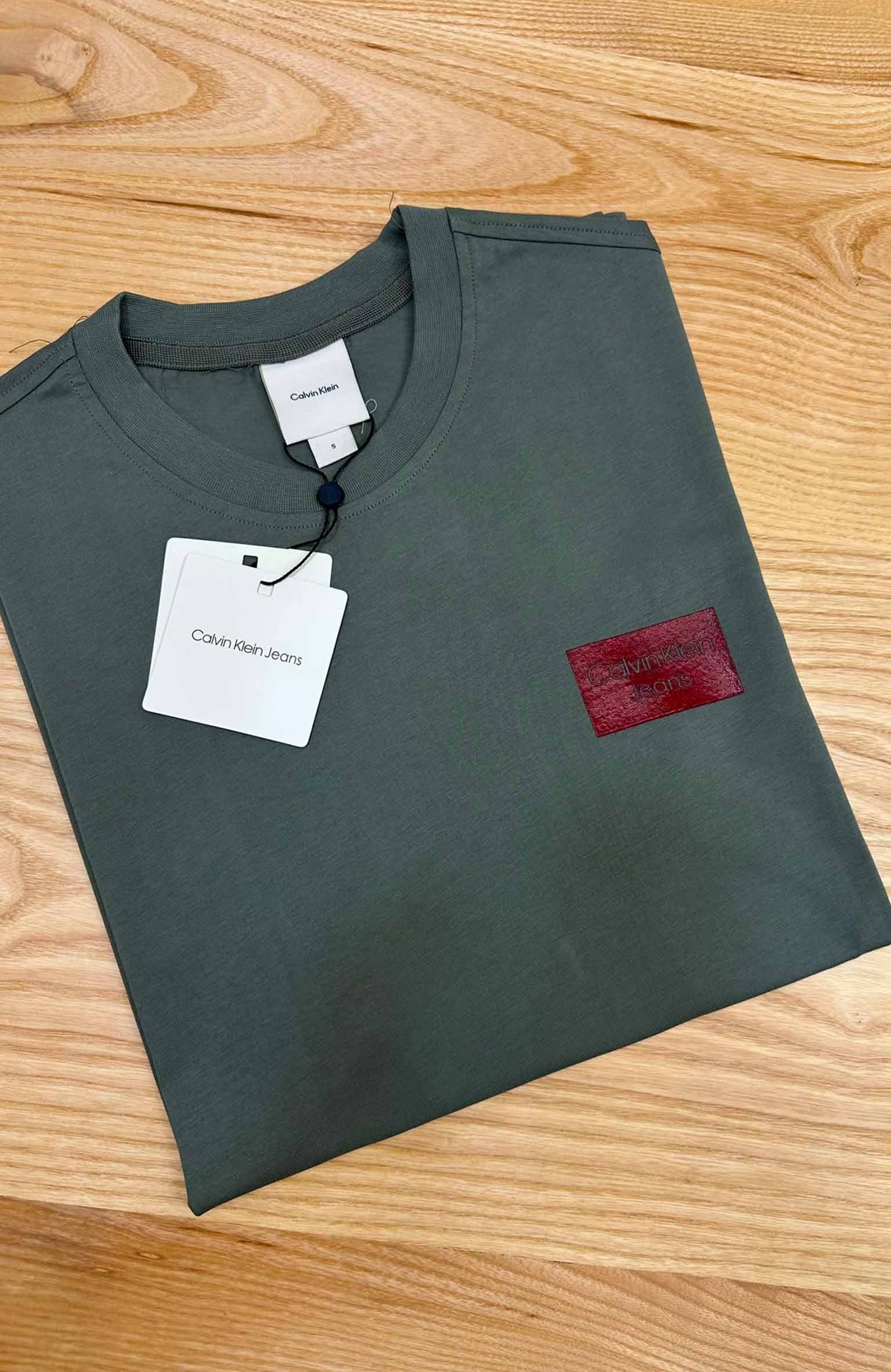 MEN1980 CK BORDO BASKILI YEŞİL T-SHIRT