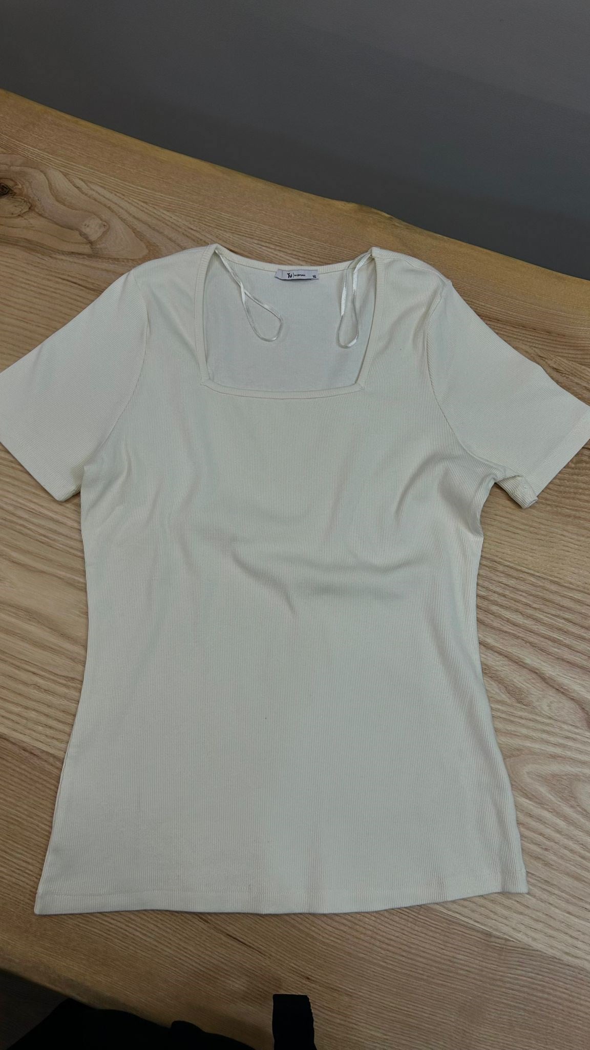 O013 KARE YAKA FİTLLİ KREM T-SHIRT