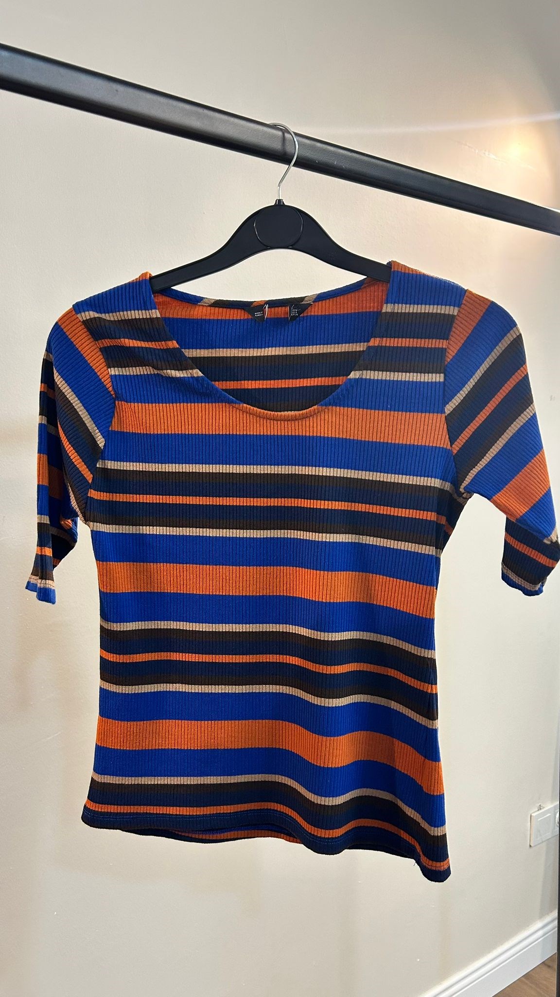 O015 OVAL YAKA RENKLİ ÇİZGİLİ T-SHIRT