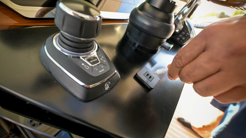 TILE-USB-C/USB-C ŞARJ SOKETİ, SİYAH ÇERÇEVE