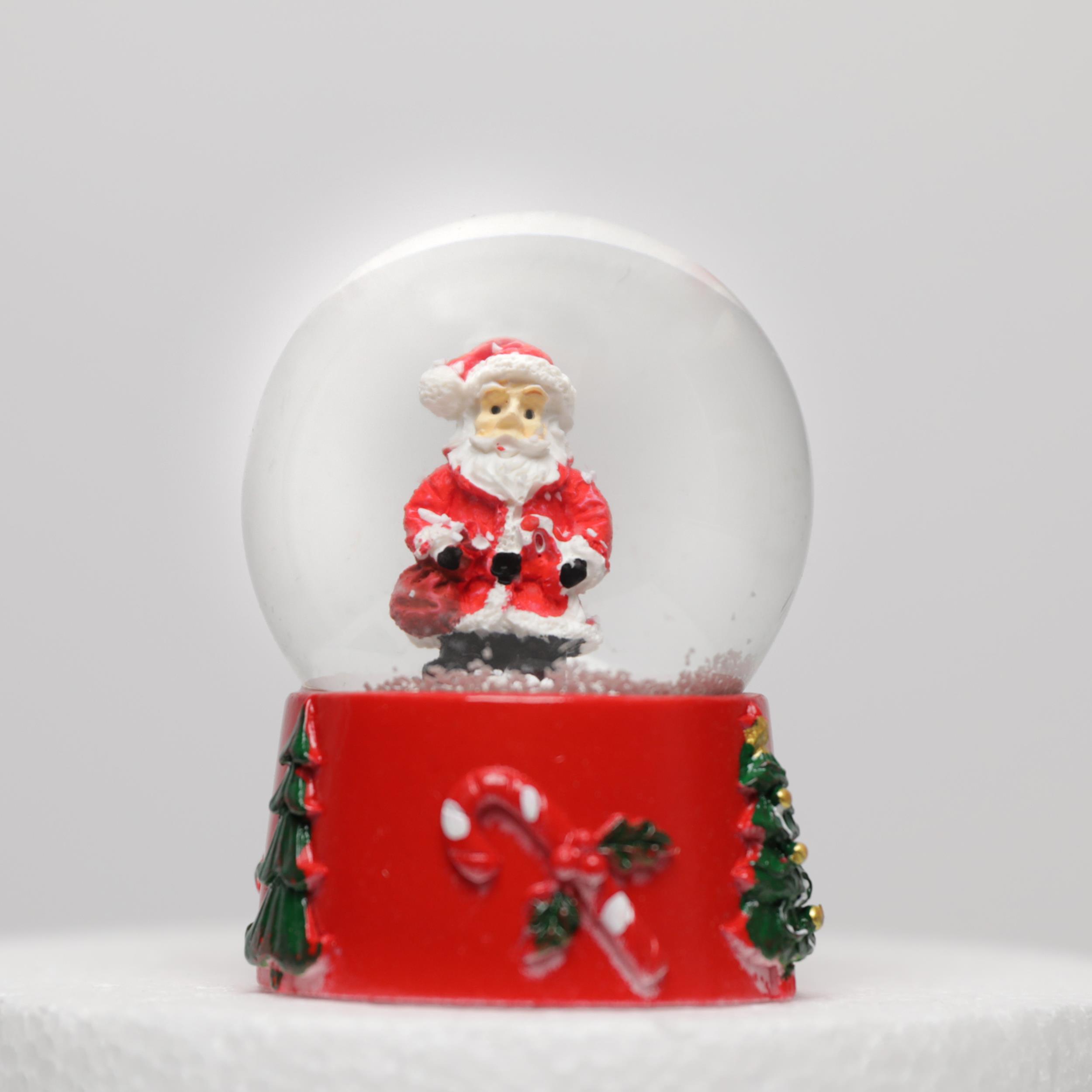 Noel Baba Merry Christmas Tasarımlı 9 cm Orta Boy Işıklı Kar Küresi 1ADET