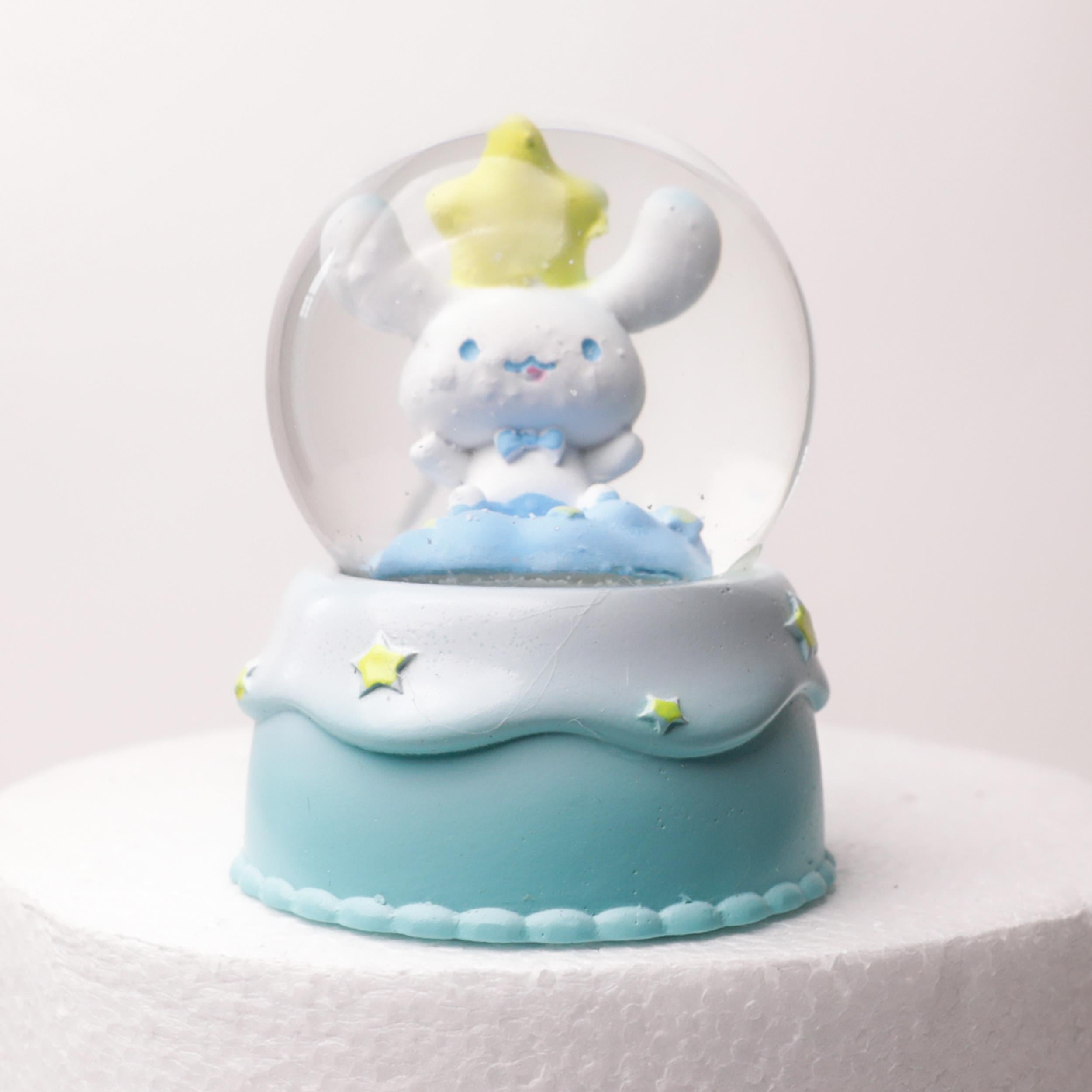 Sanrio Cinnamoroll  Işıklı Kar Küresi  Işıklı Kar Küresi Ev Ofis Dekor Biblo Obje 9 cm