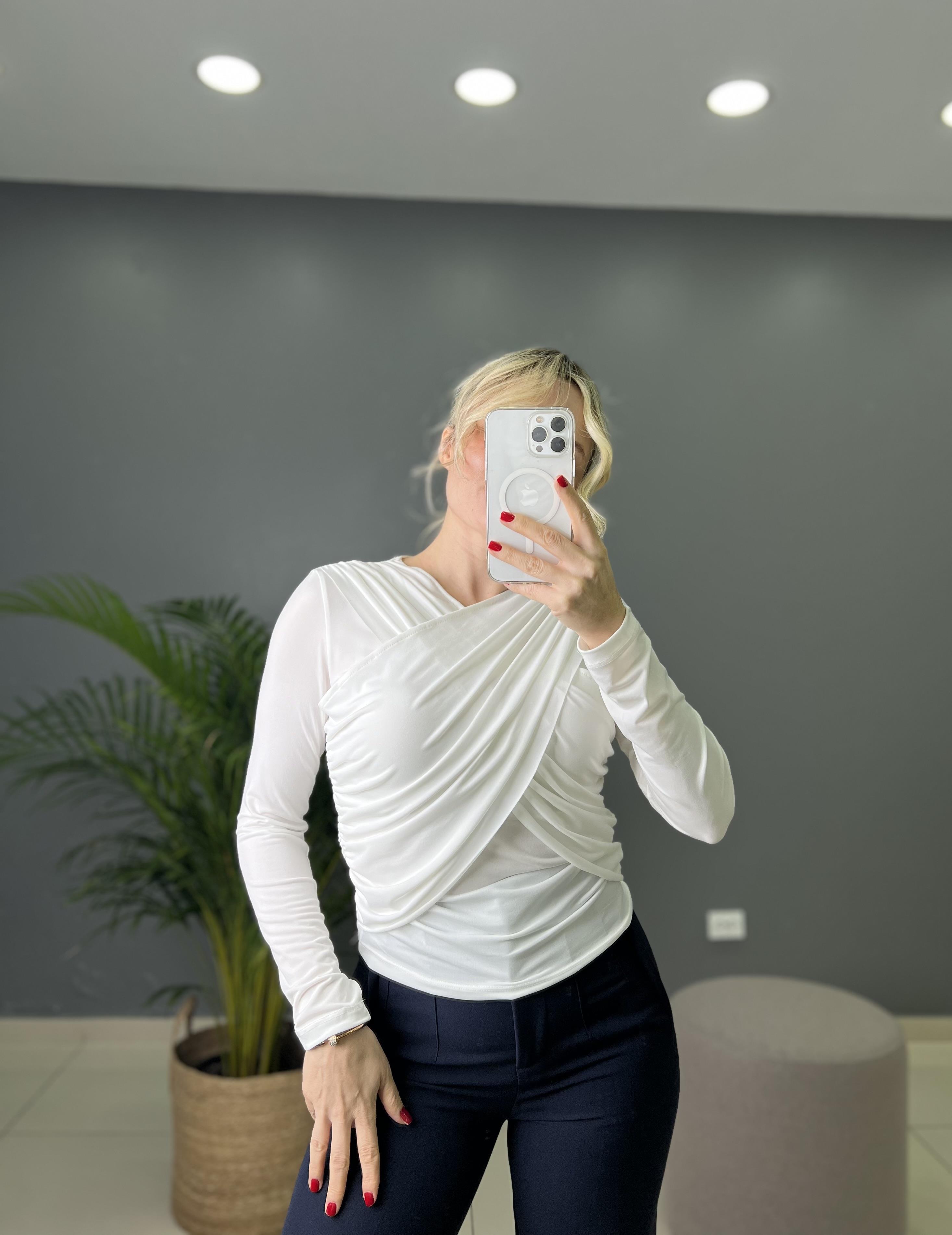  Ekru Omuzları Çapraz Büzgülü Bluz