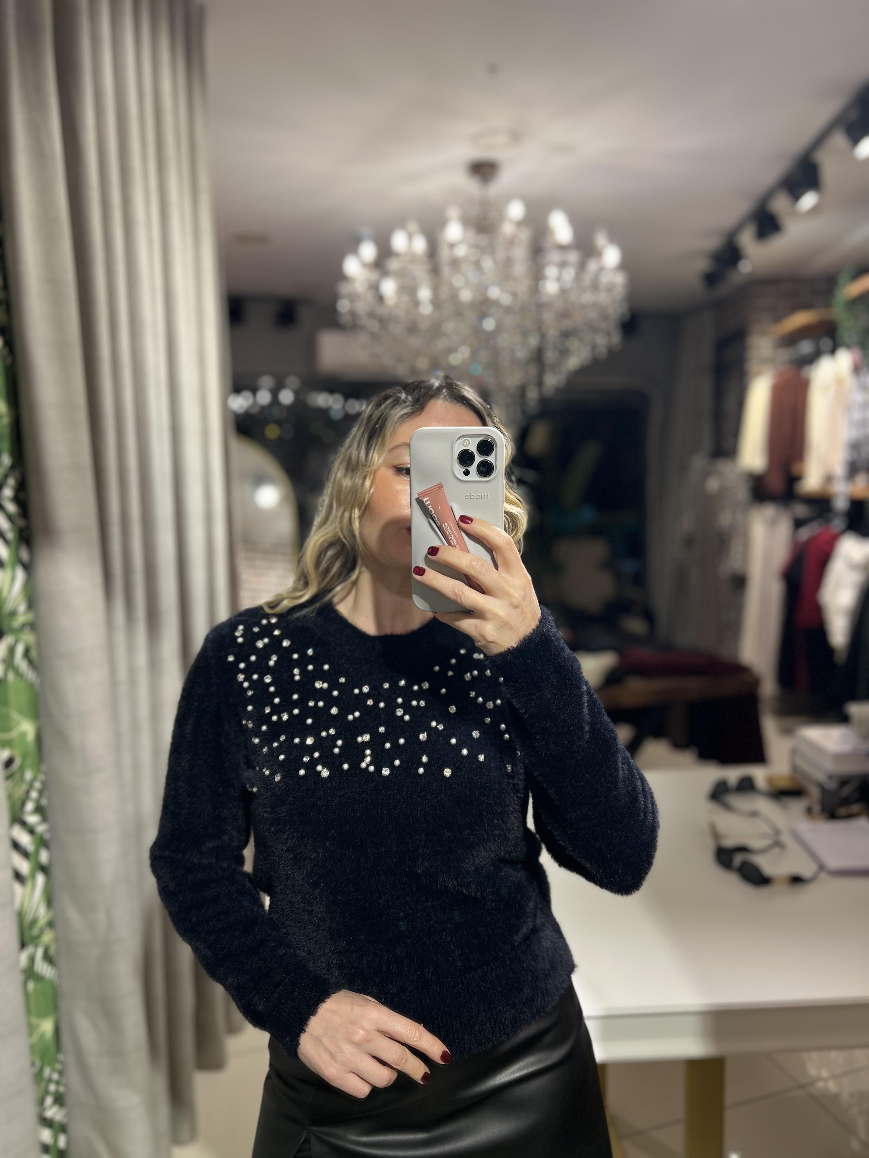 Angora Beyoğlu Taşlı Siyah Kazak