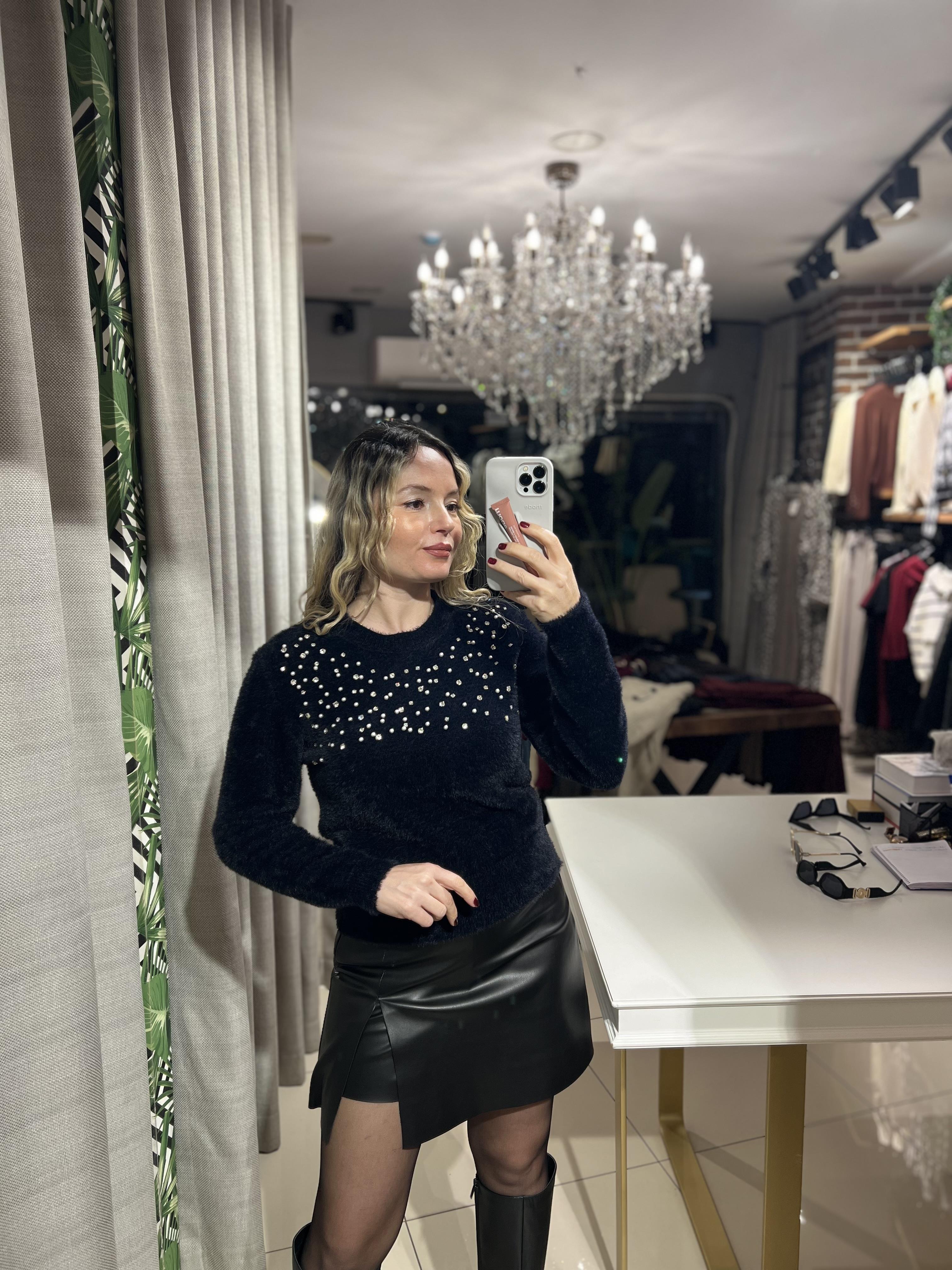 Angora Beyoğlu Taşlı Siyah Kazak