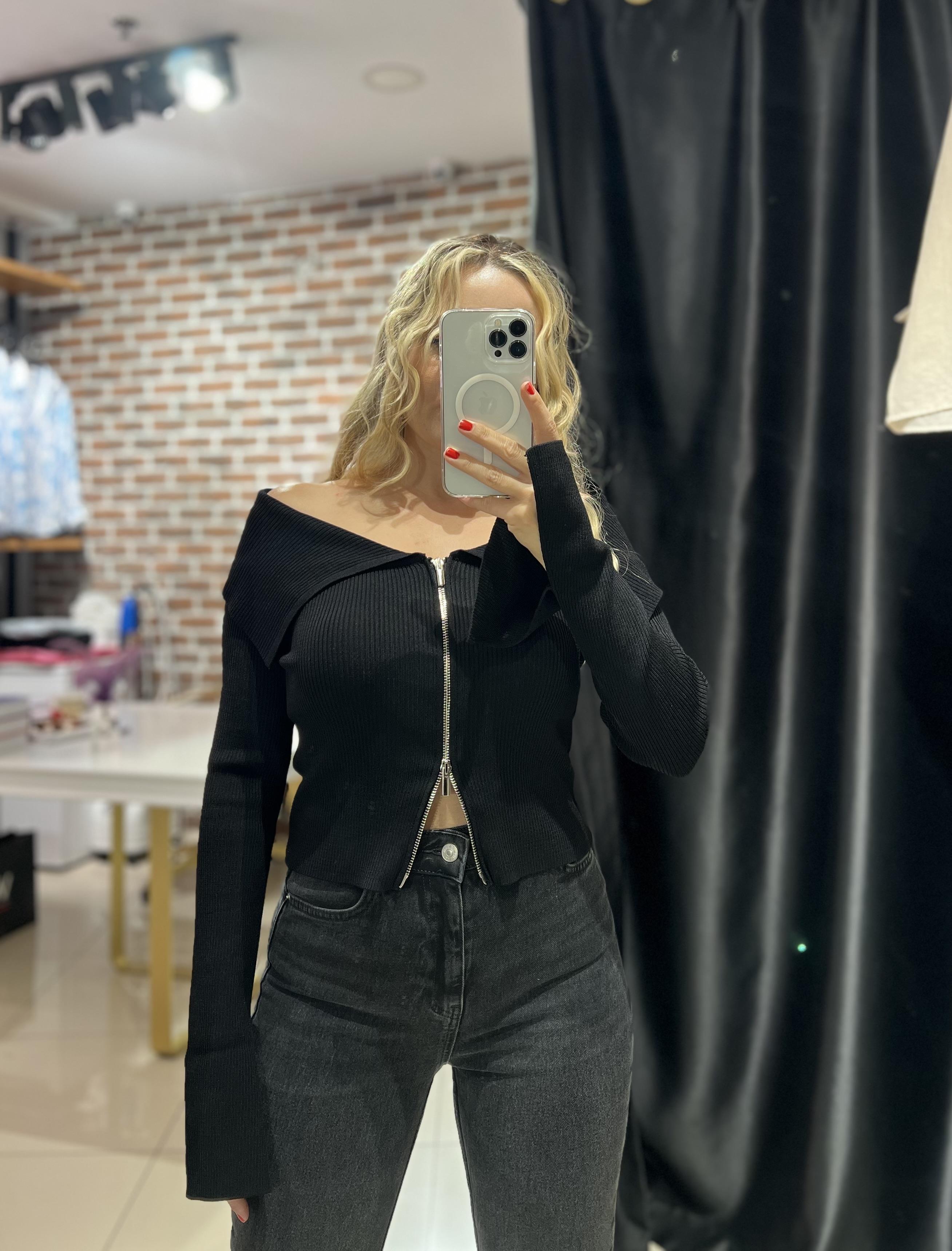 Bardot Yaka Siyah Fermuarlı Triko Hırka