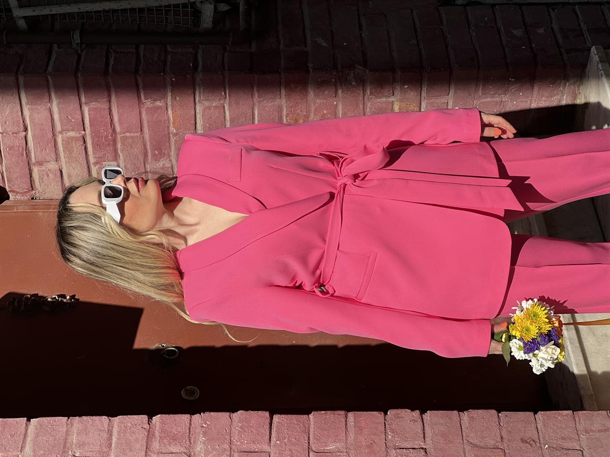 Belden Kuşaklı Takım Elbise