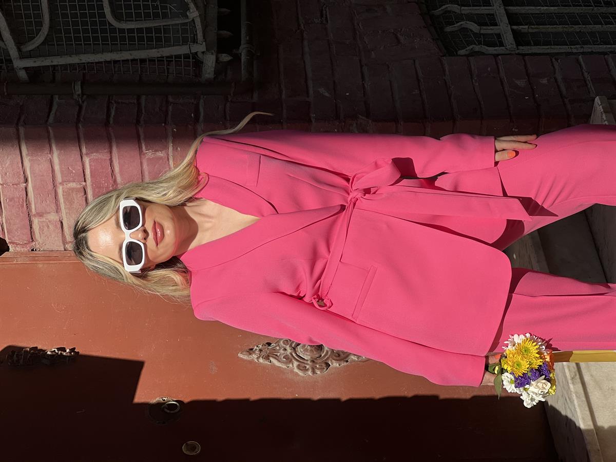 Belden Kuşaklı Takım Elbise