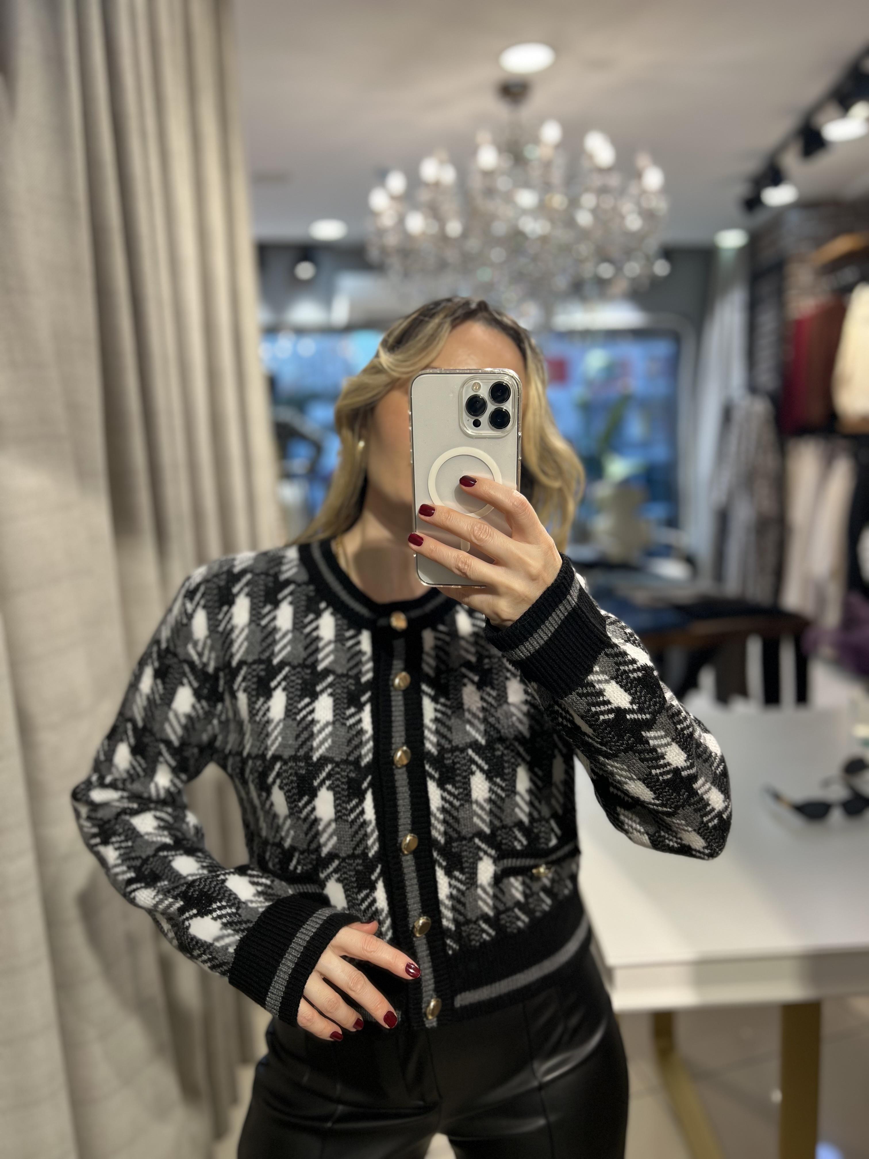 Bisiklet Yaka Düğmeli Siyah Triko Hırka