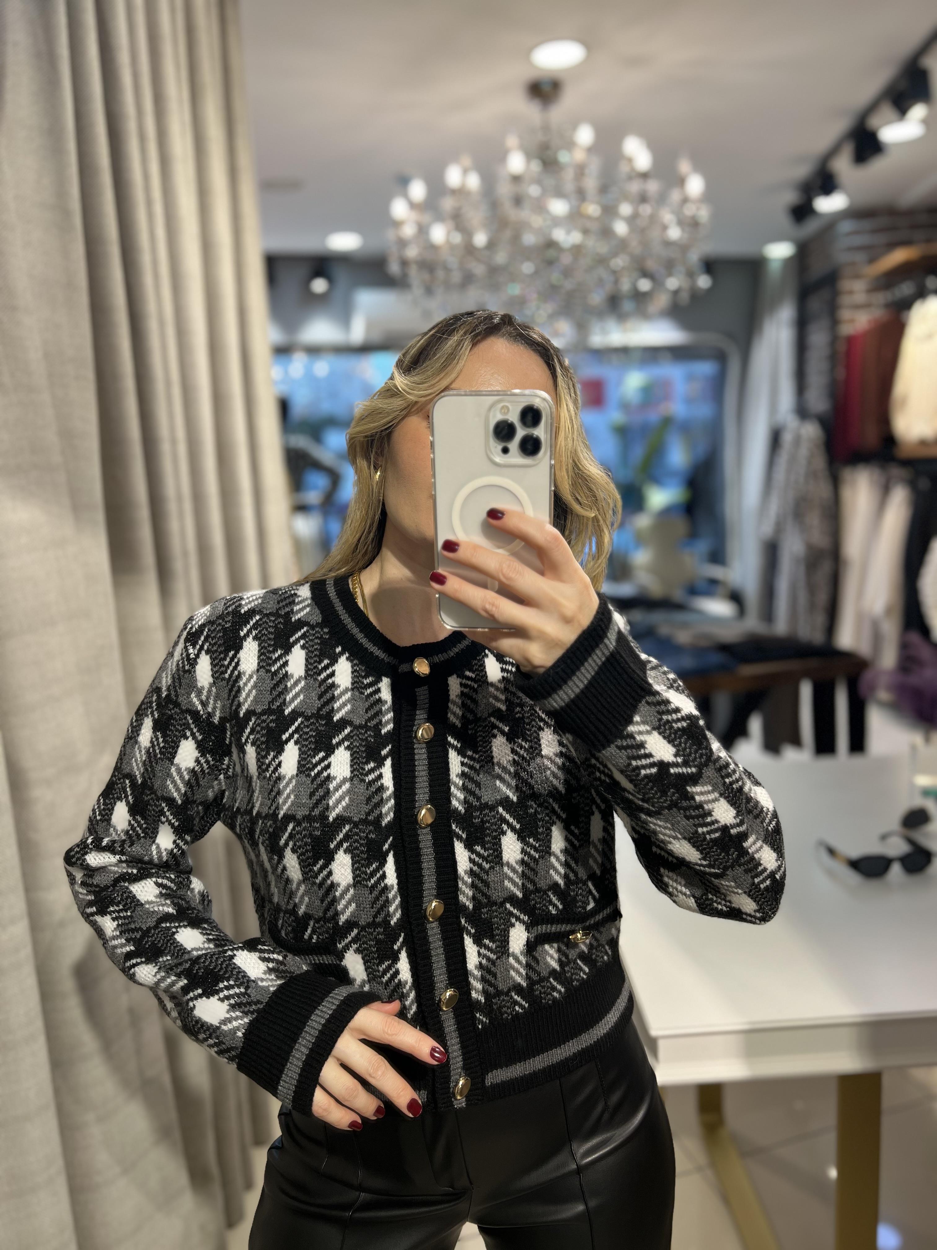 Bisiklet Yaka Düğmeli Siyah Triko Hırka