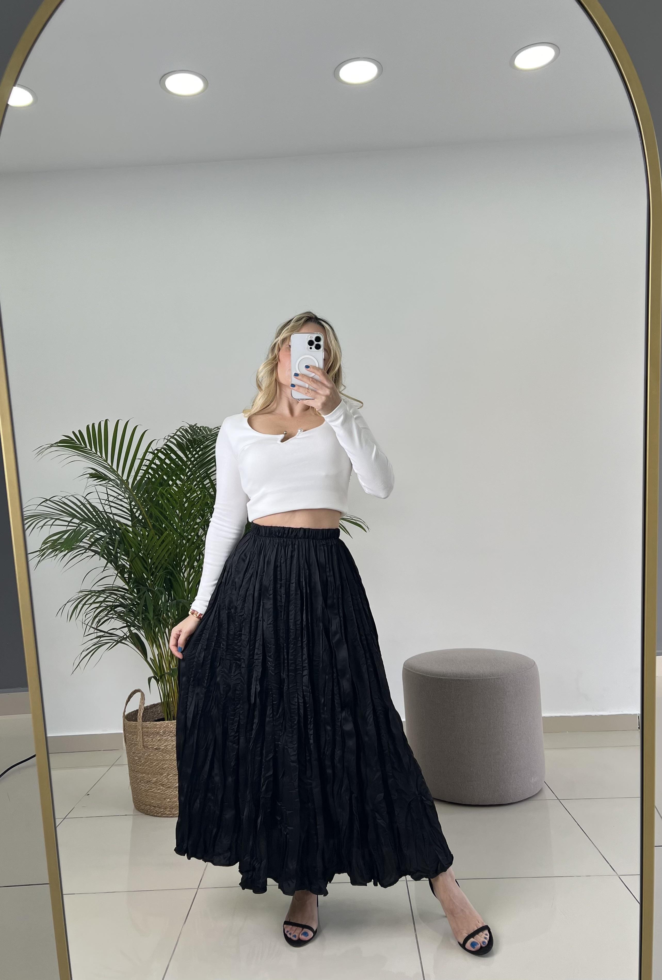 Buruşuk Kumaş Midi Boy Siyah Saten Etek