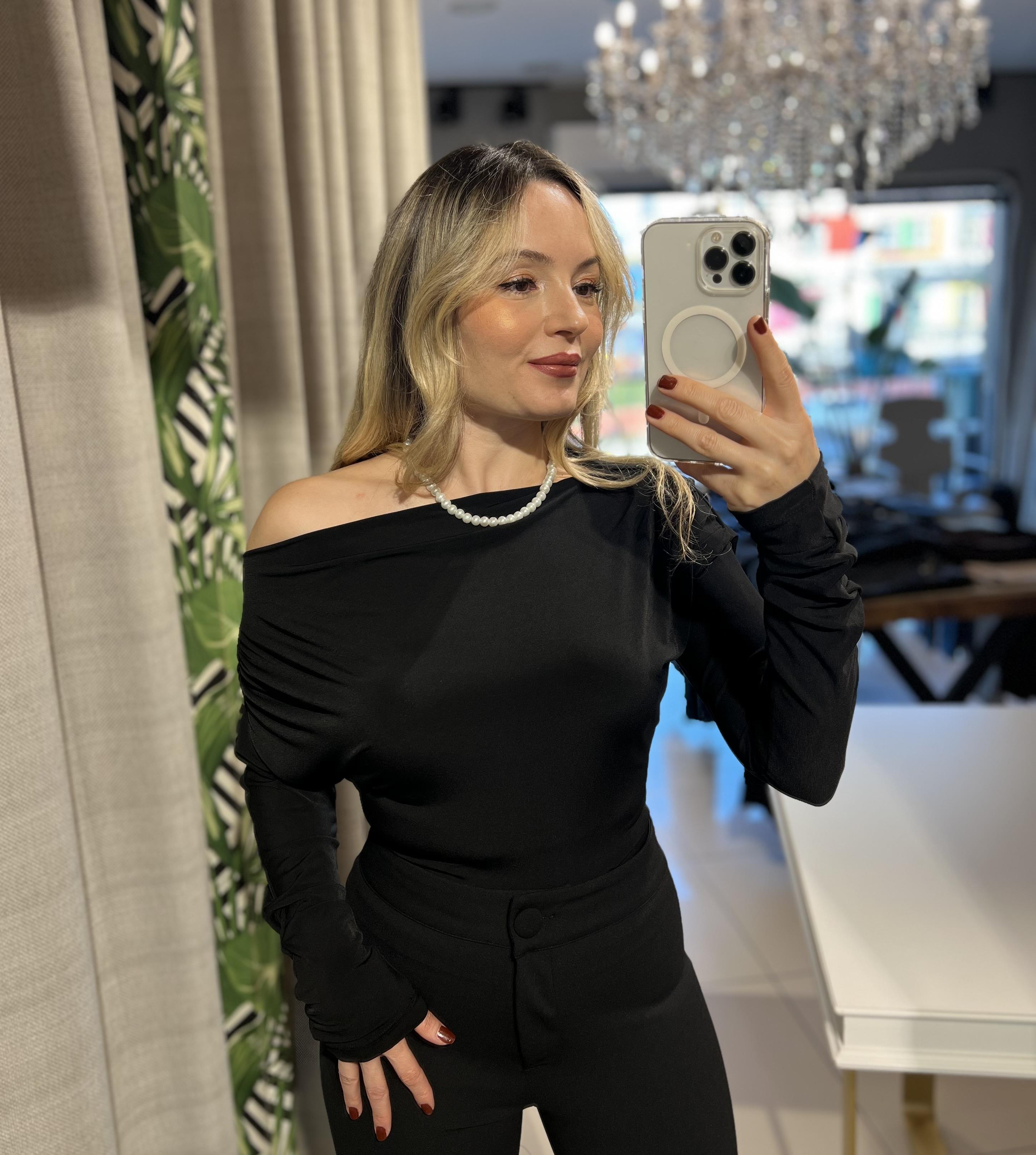 Degaje Yaka Likralı Siyah Bluz