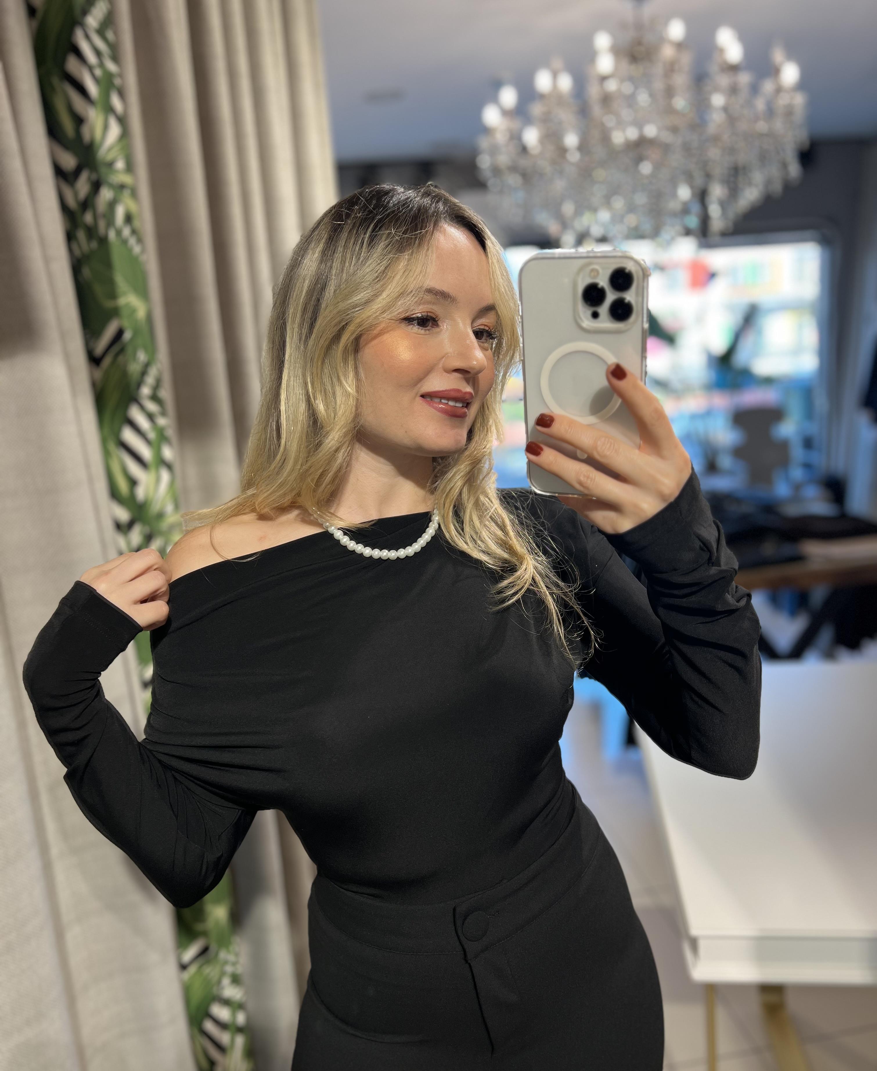 Degaje Yaka Likralı Siyah Bluz