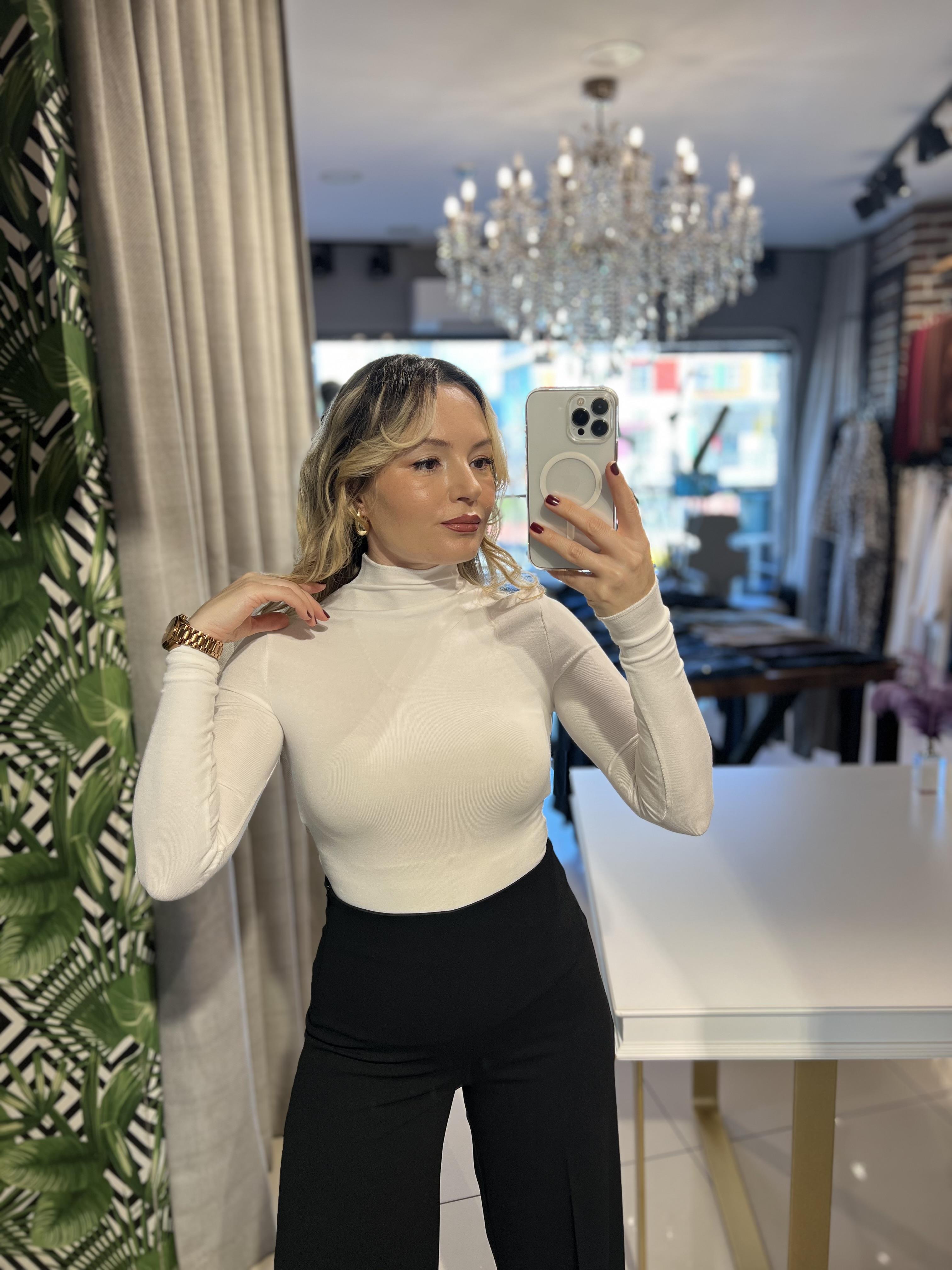 Dik Yaka Uzun Kollu Ekru Body