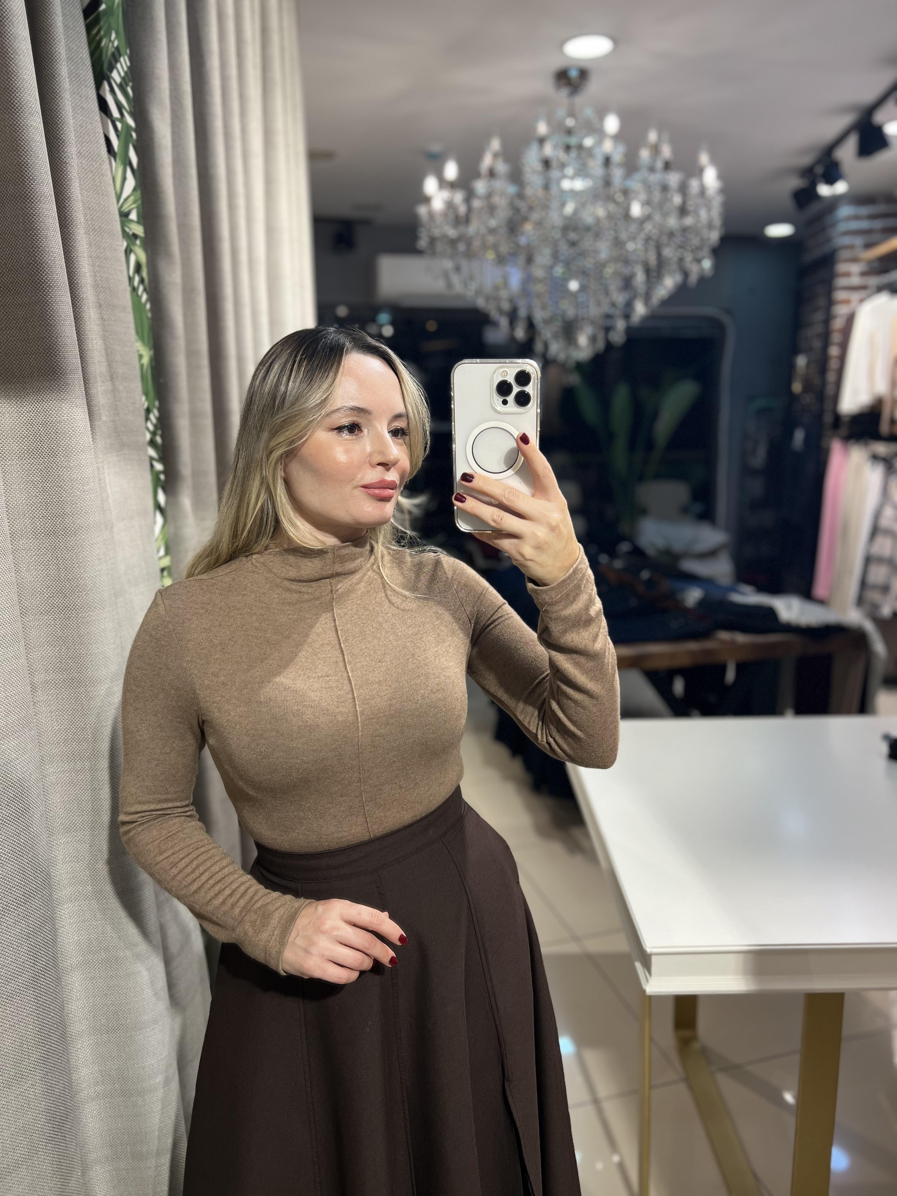 Dik Yaka Uzun Kollu Top