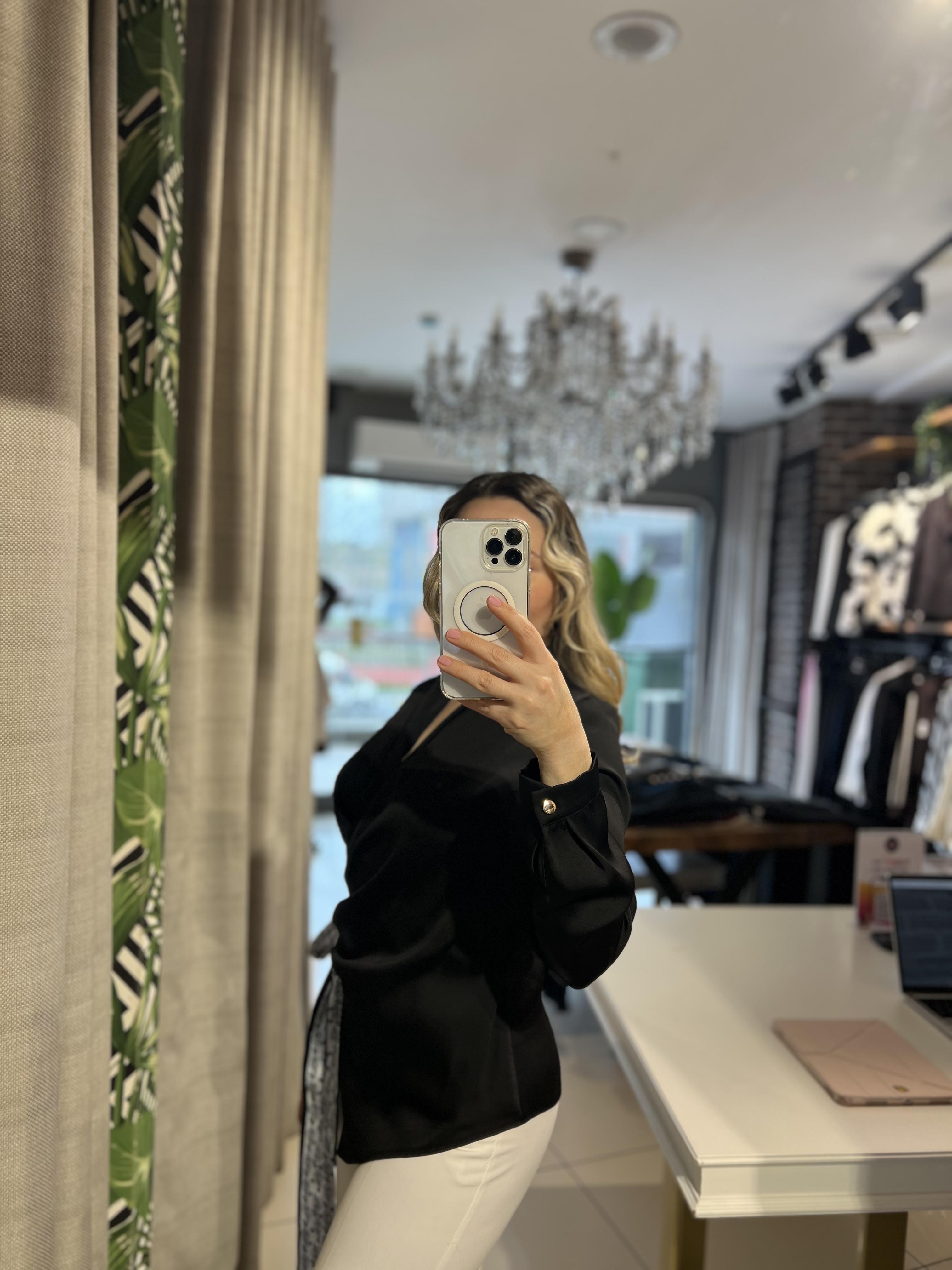 Fular Bağlamalı Siyah Bluz