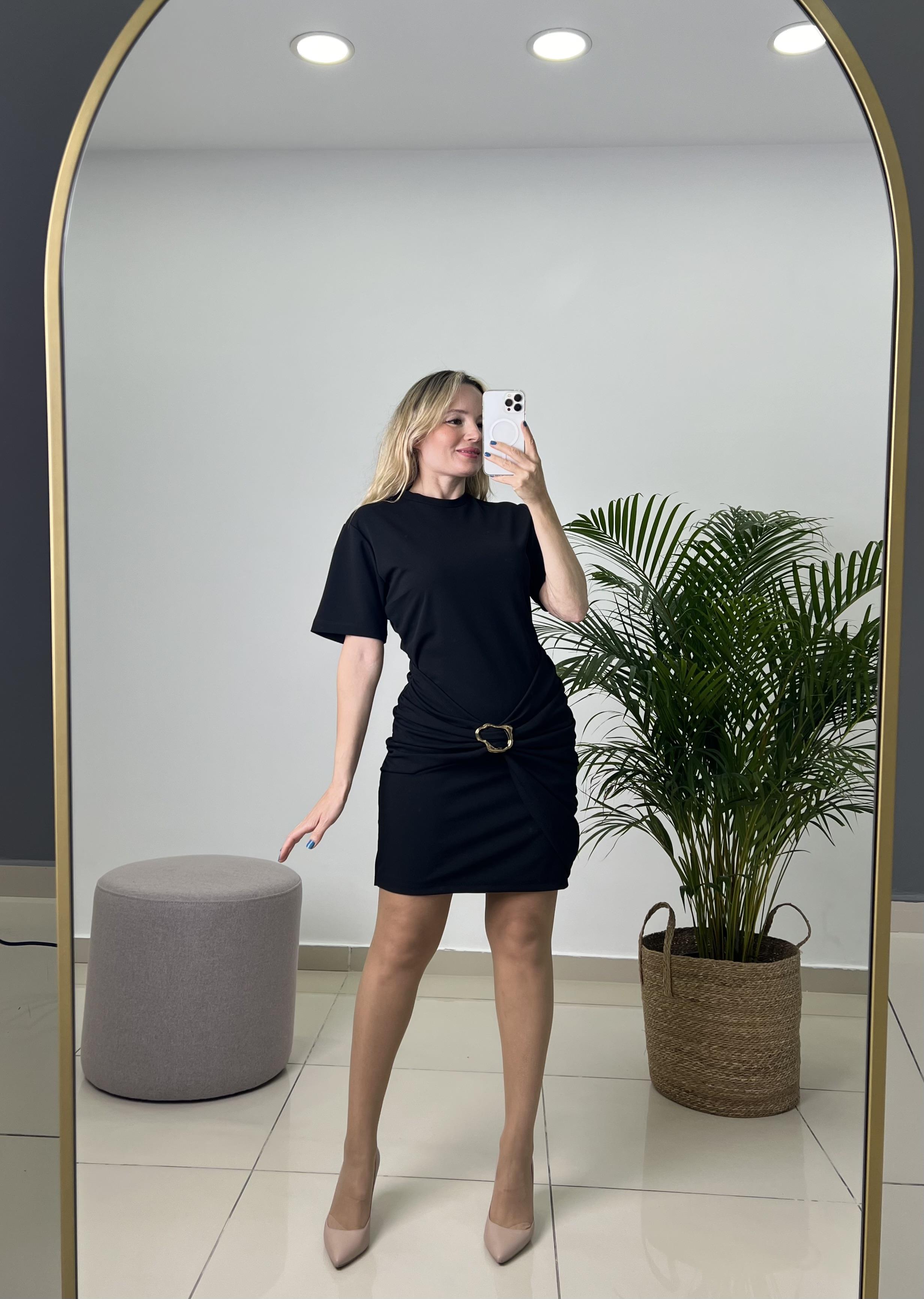 Güçlü Dokuda Likralı Krep Kumaş Gold Detaylı Tasarım Siyah Elbise