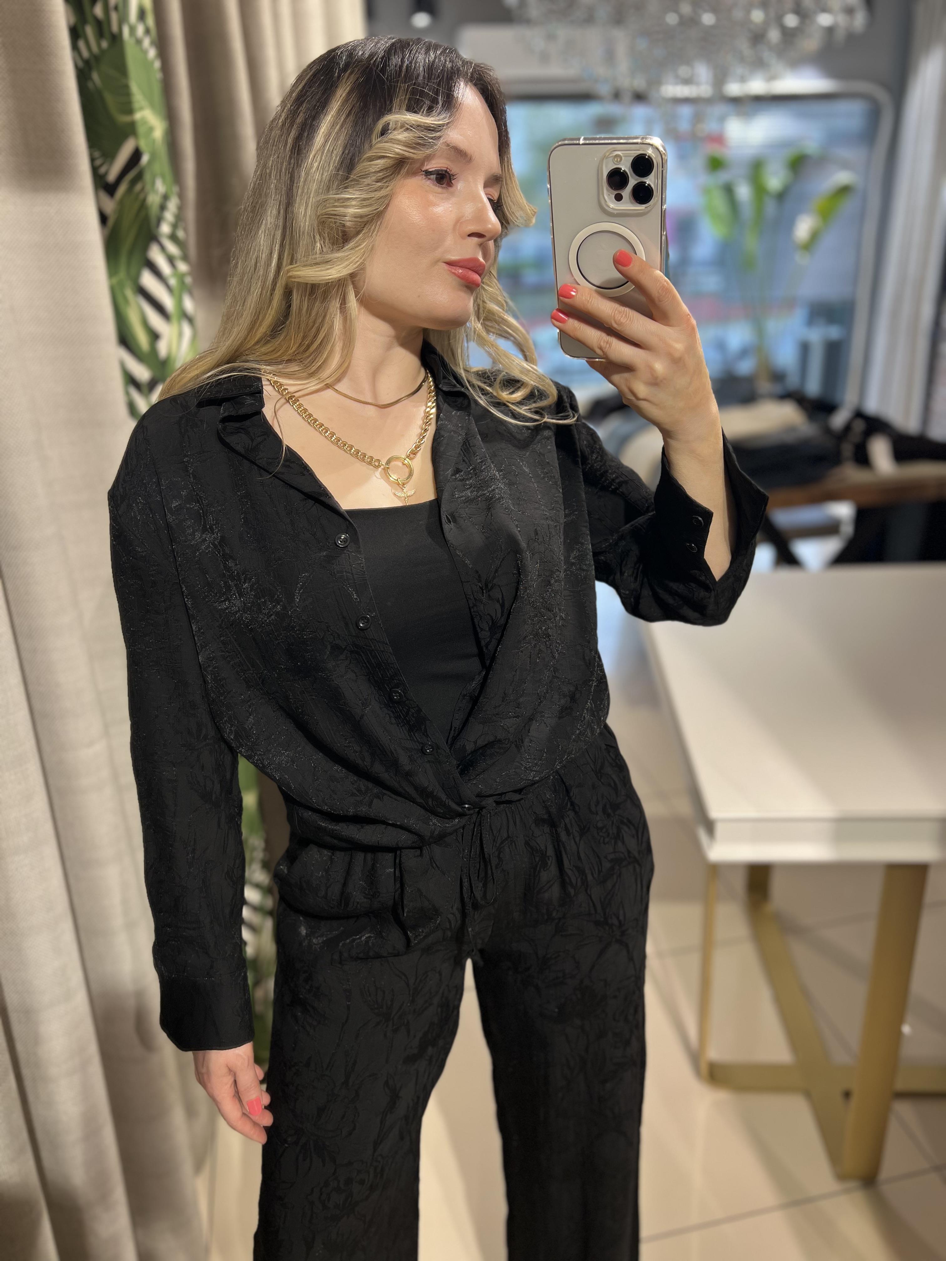 Kendinden Desenli Siyah Keten Takım