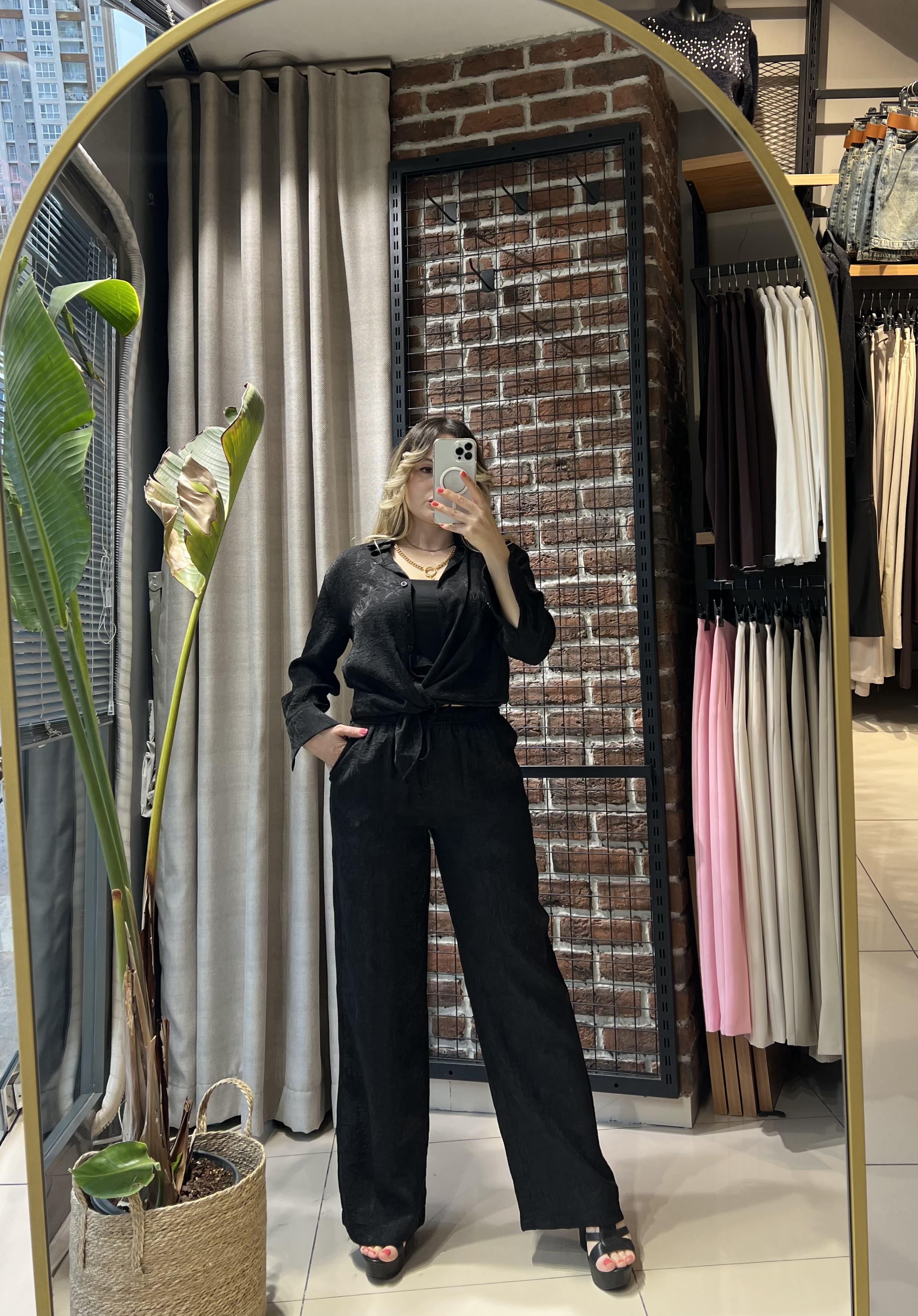 Kendinden Desenli Siyah Keten Takım