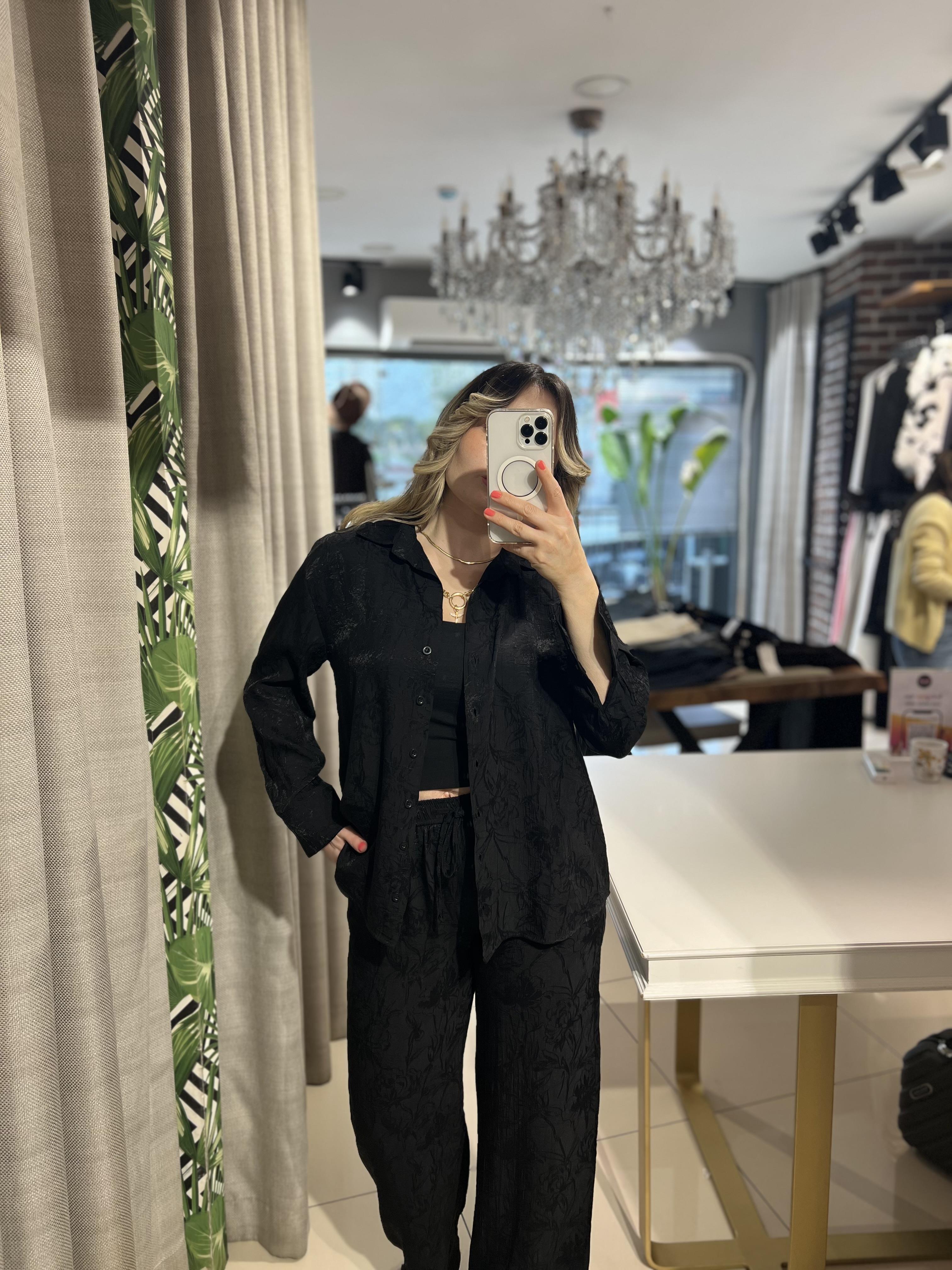 Kendinden Desenli Siyah Keten Takım