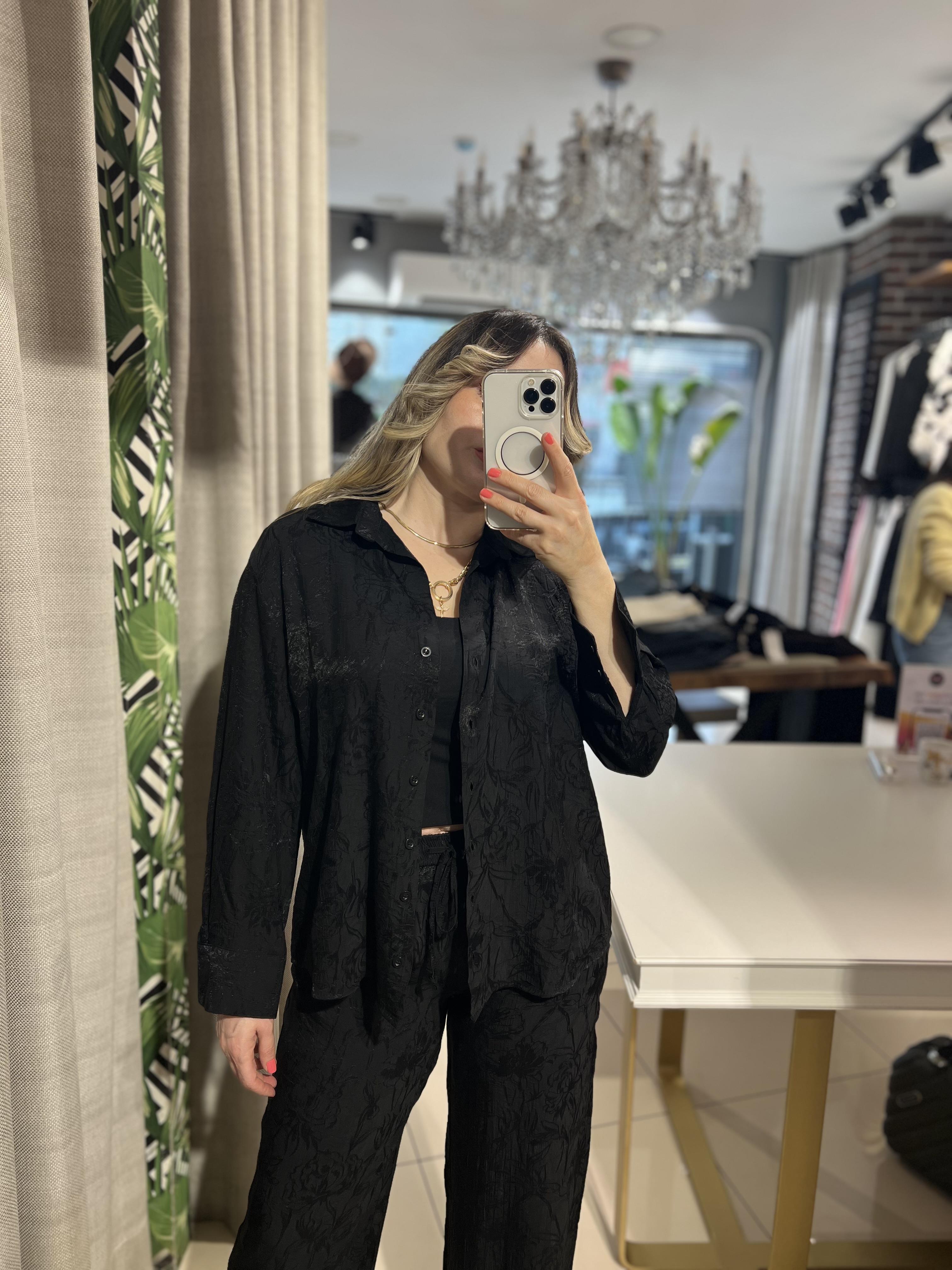 Kendinden Desenli Siyah Keten Takım