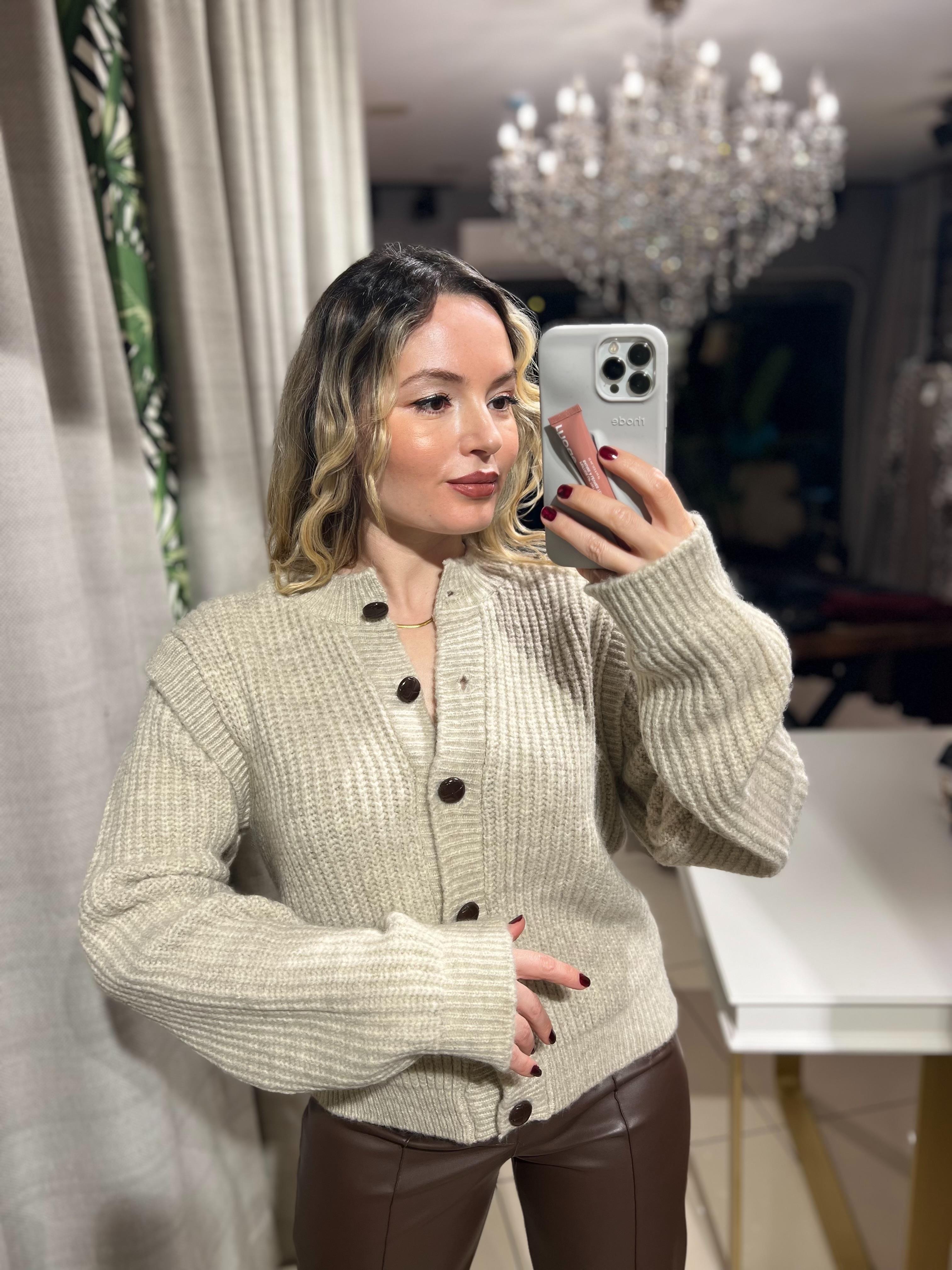 Kol Evi Parçalı Açık Bej Hırka