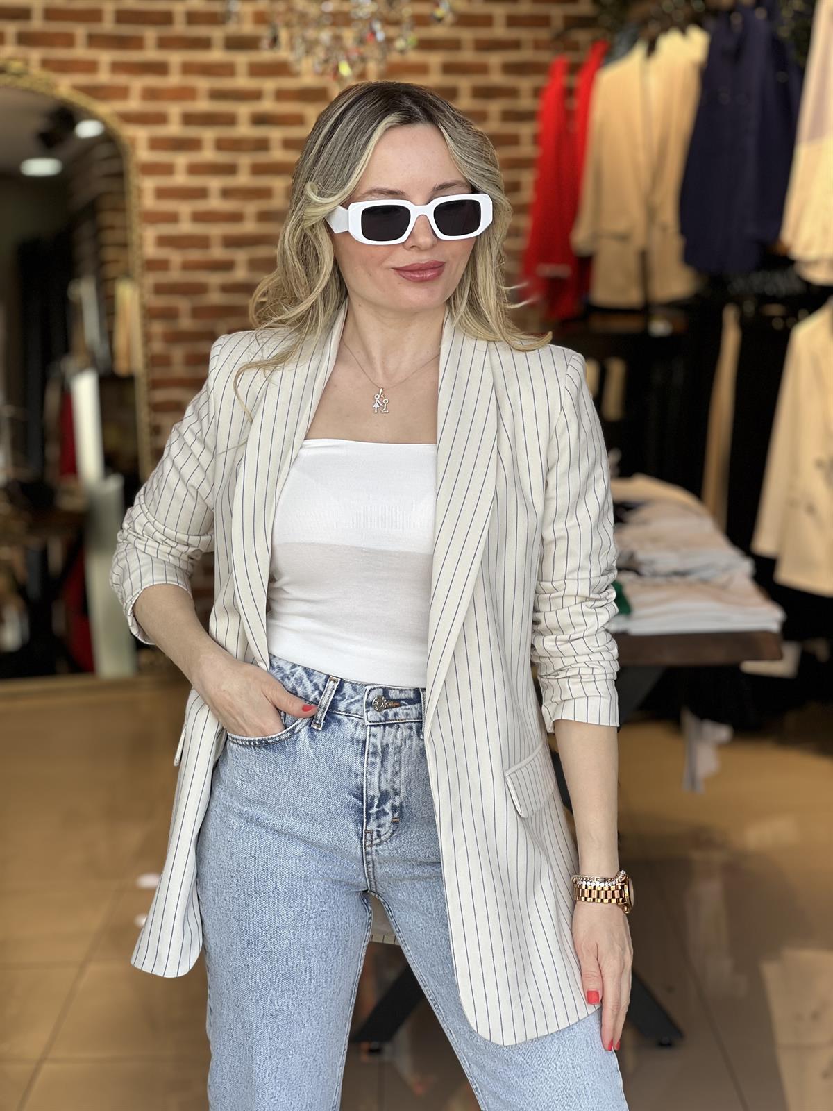 Kolu Büzgülü Çizgili Ceket