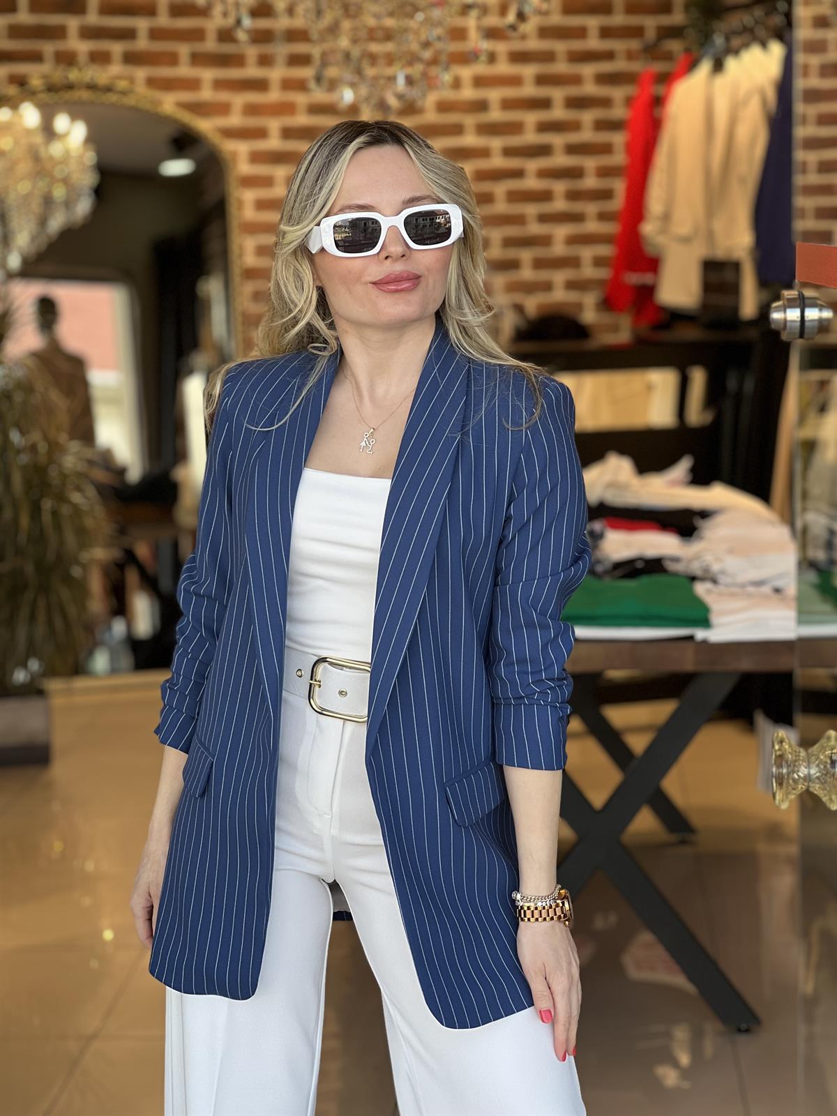 Kolu Büzgülü Çizgili Ceket