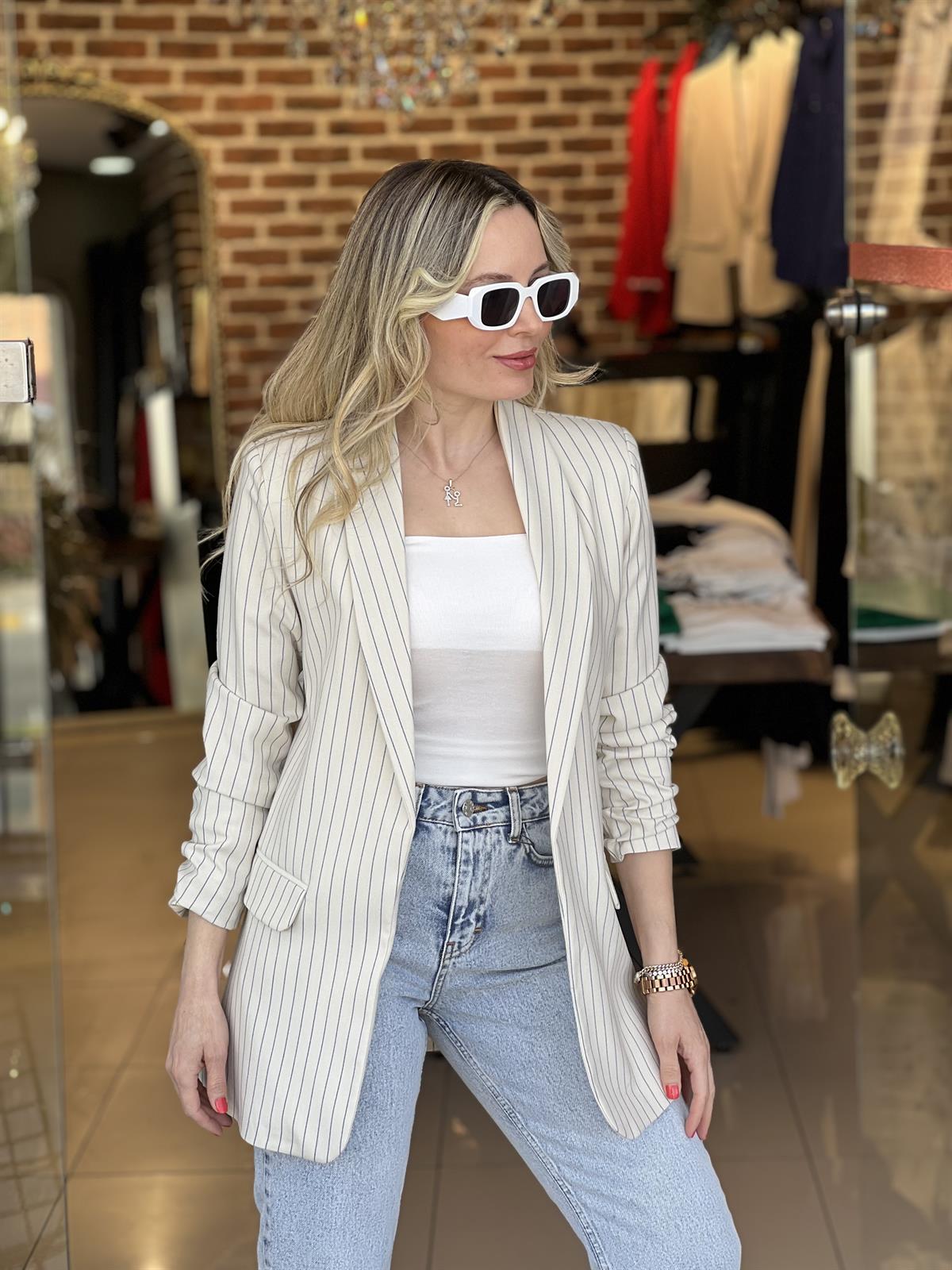 Kolu Büzgülü Çizgili Ceket