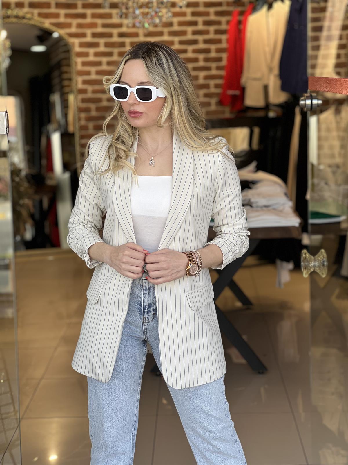 Kolu Büzgülü Çizgili Ceket