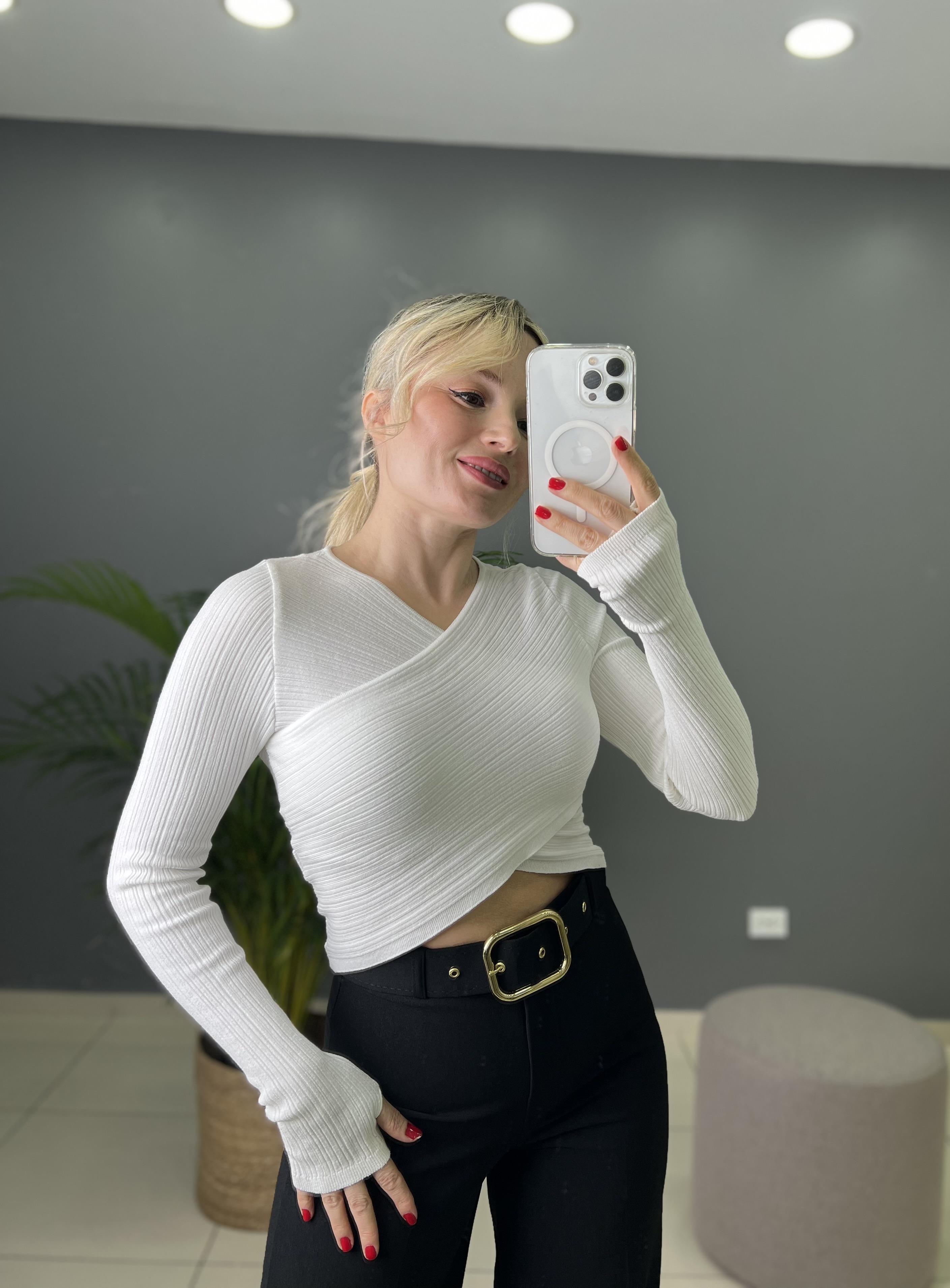 Kruvaze Yaka Kol Ağızı Geçmeli İnce Crop Triko