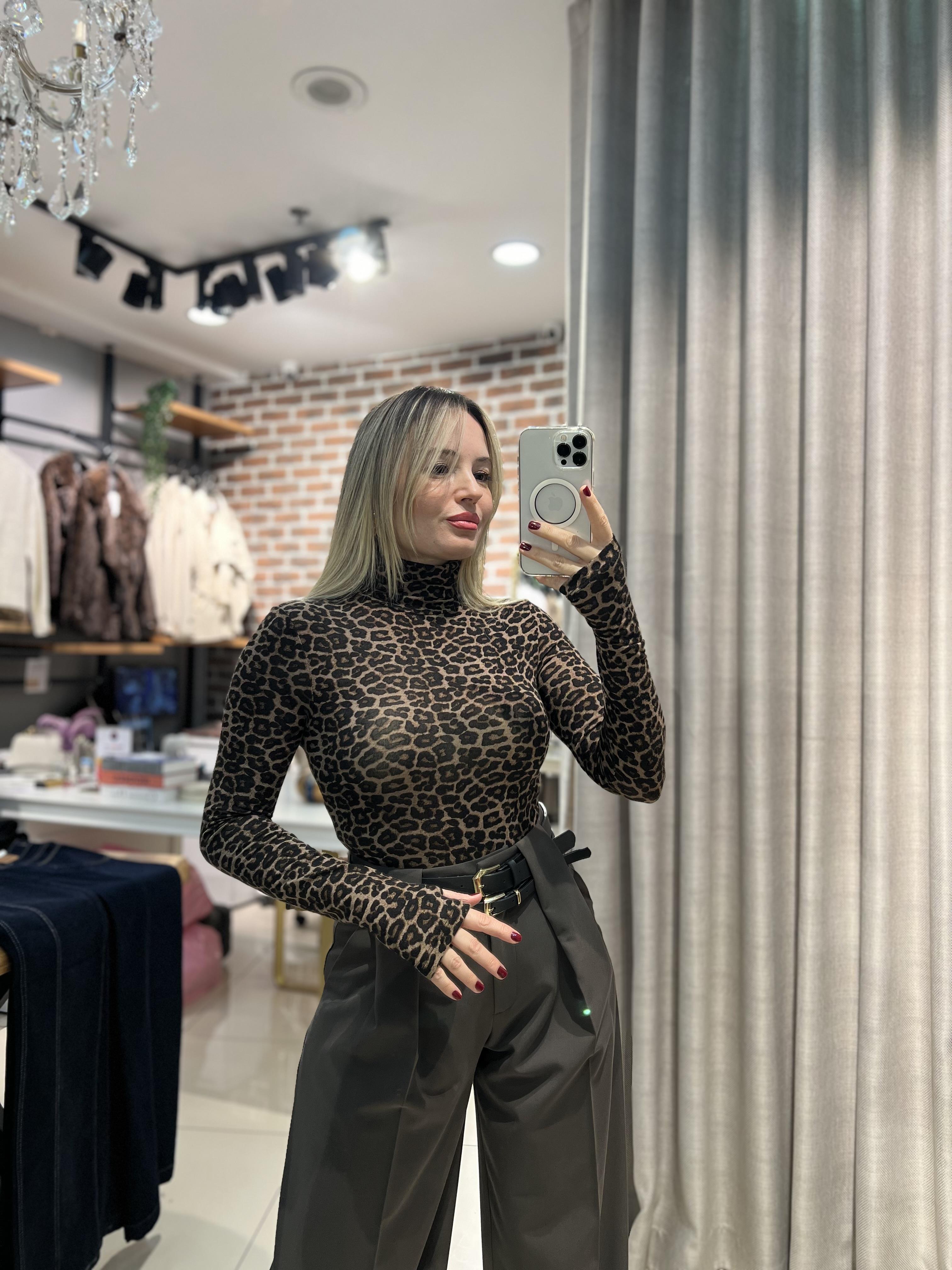 Leopar Desenli Balıkçı Yaka Top