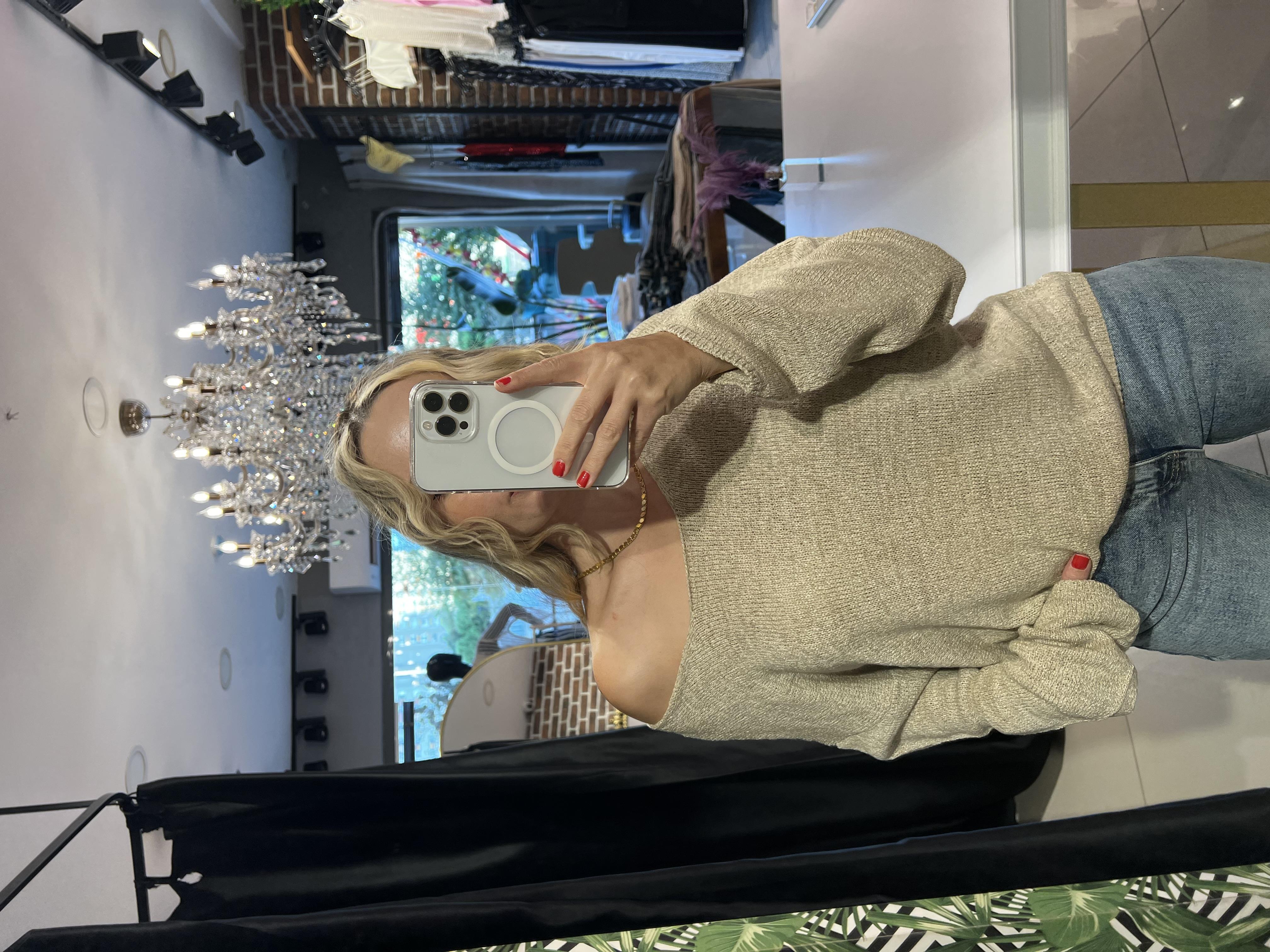 Oval Yaka Yumuşak Dokulu Bej Triko Kazak