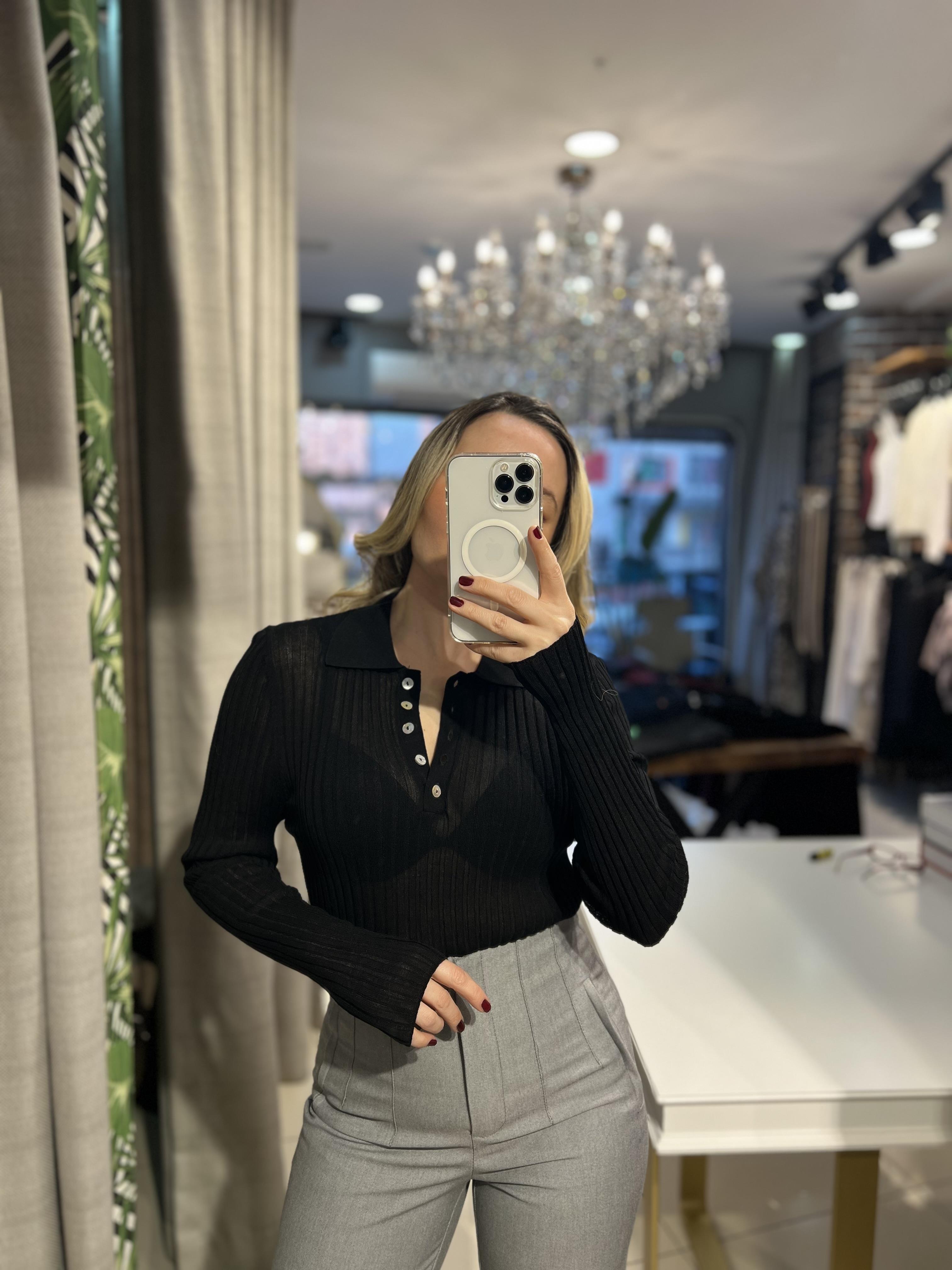 Polo Yaka Düğmeli Siyah İnce Triko Kazak