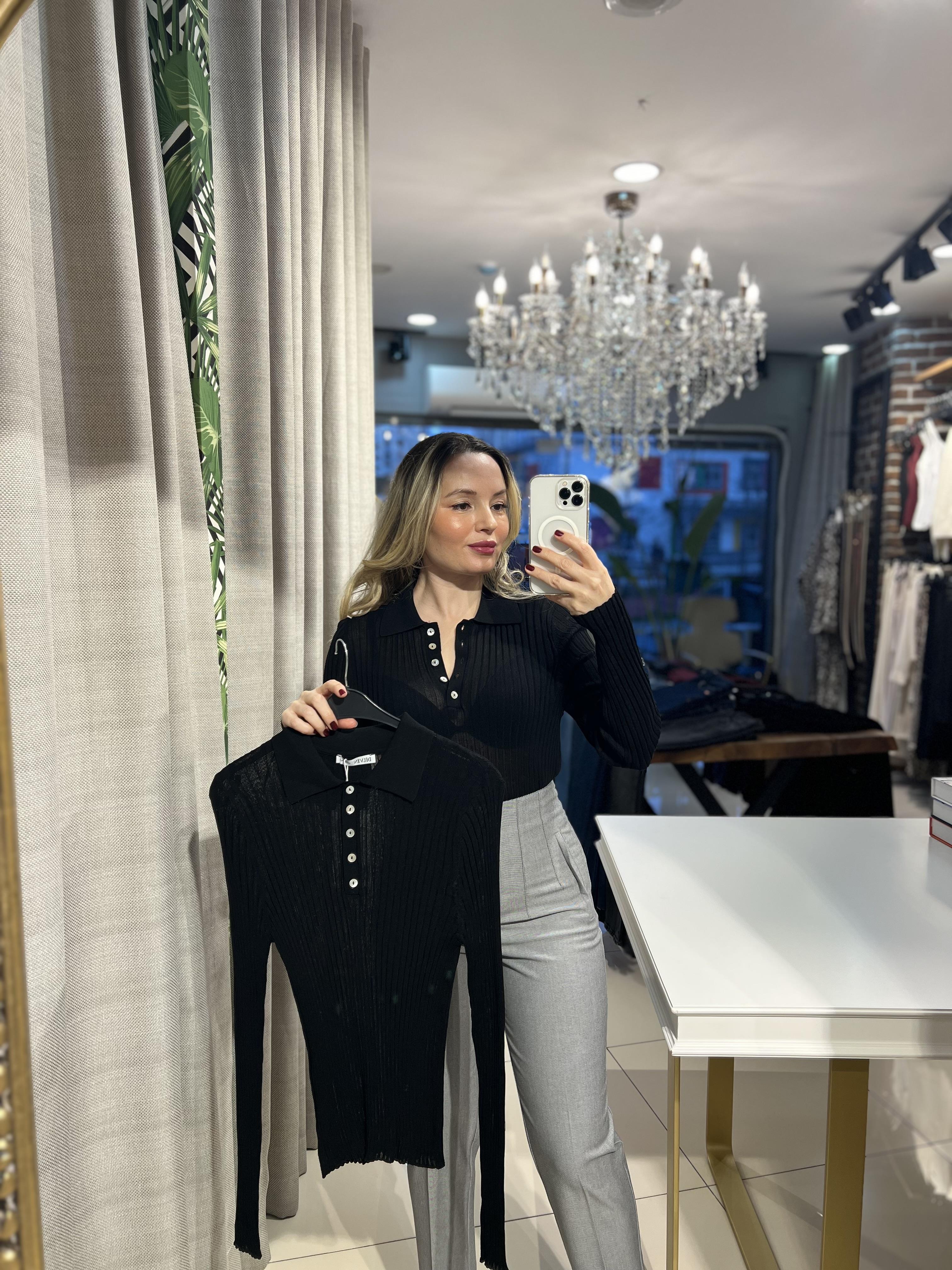 Polo Yaka Düğmeli Siyah İnce Triko Kazak