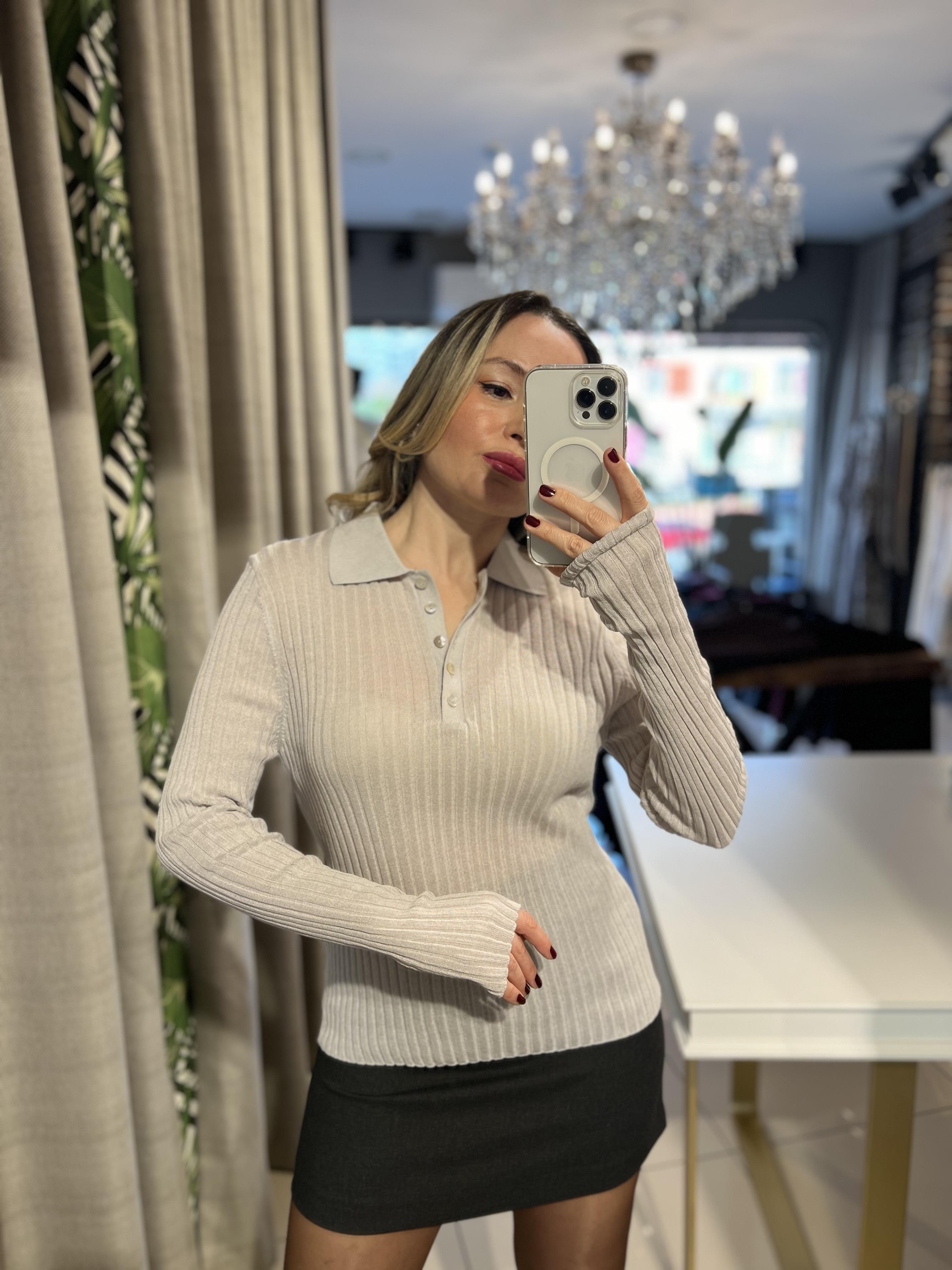 Polo Yakalı Düğmeli Gri İnce Triko Kazak